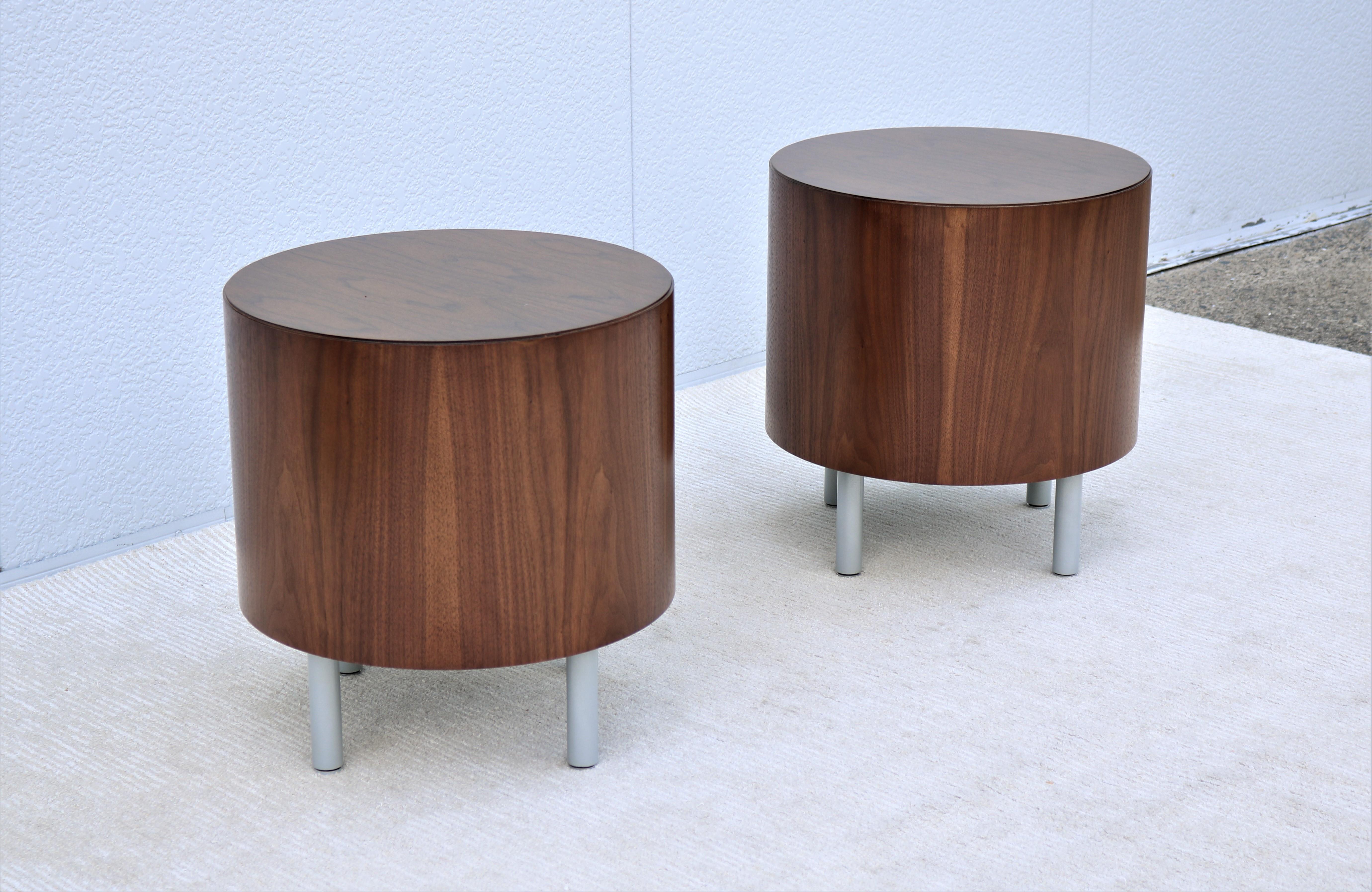 Mid-Century Modern Style Kimball Villa Round Walnut Wood Drum Side Tables a Pair For Sale 5