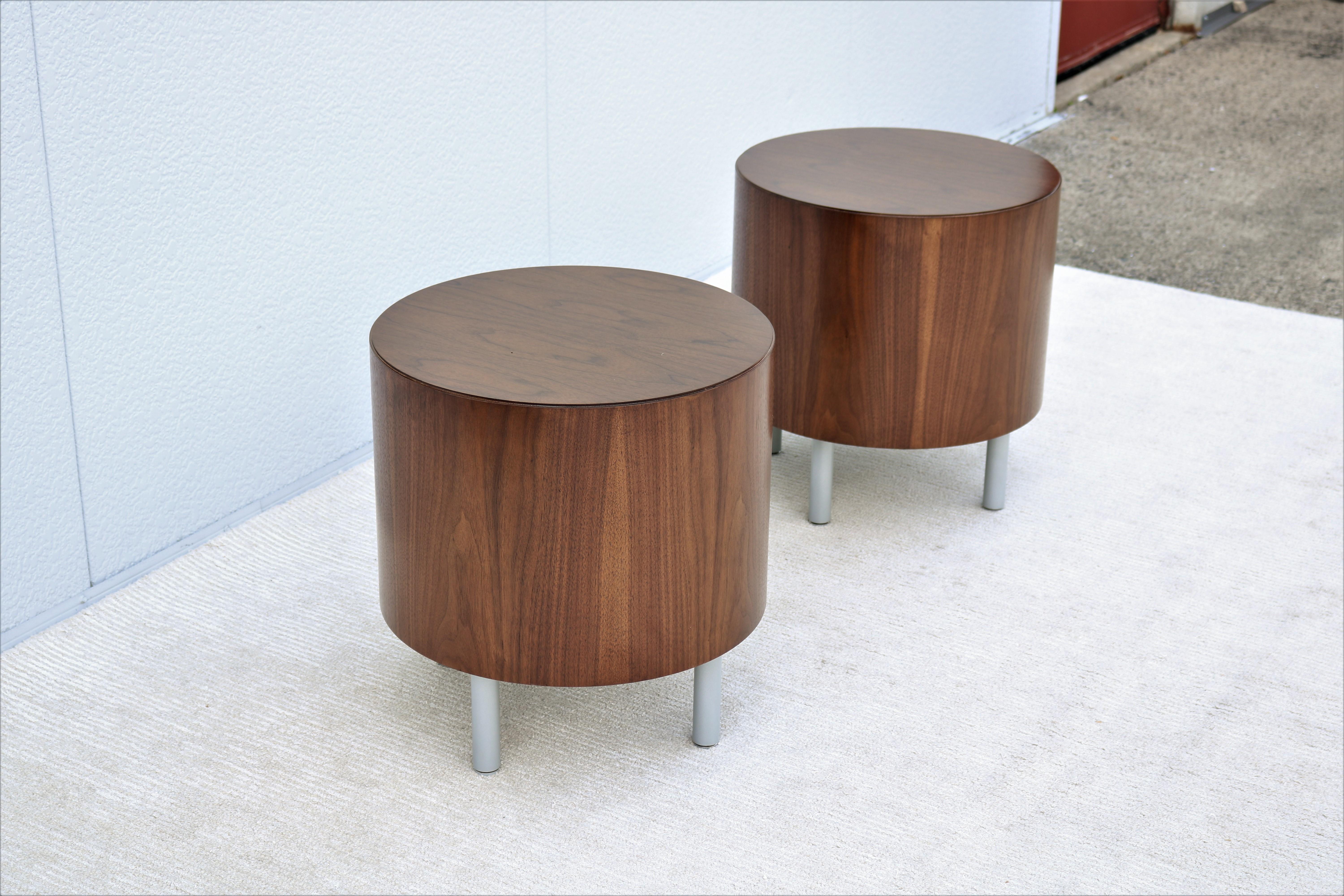 Mid-Century Modern Style Kimball Villa Round Walnut Wood Drum Side Tables a Pair For Sale 6