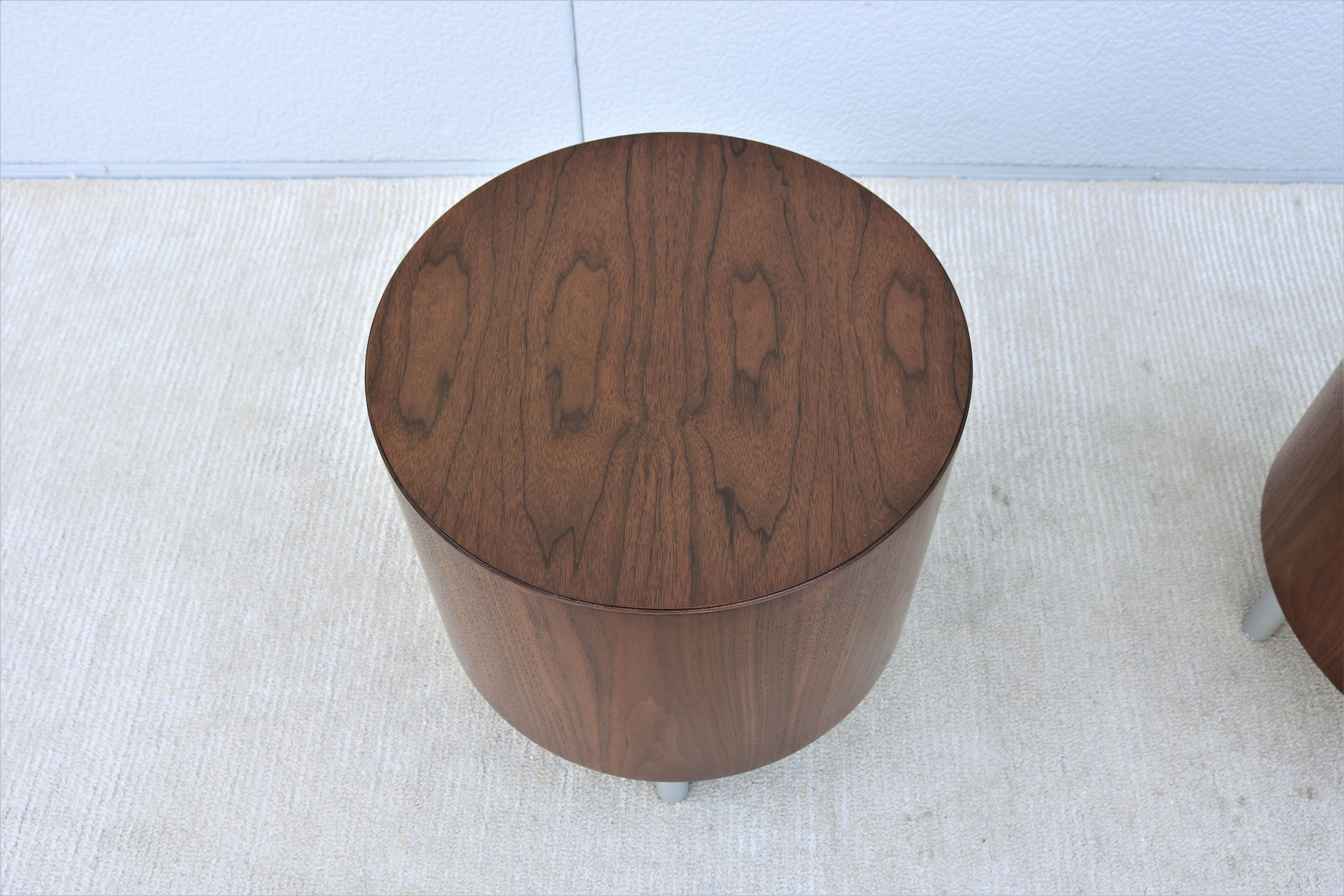 Mid-Century Modern Style Kimball Villa Round Walnut Wood Drum Side Tables a Pair For Sale 8