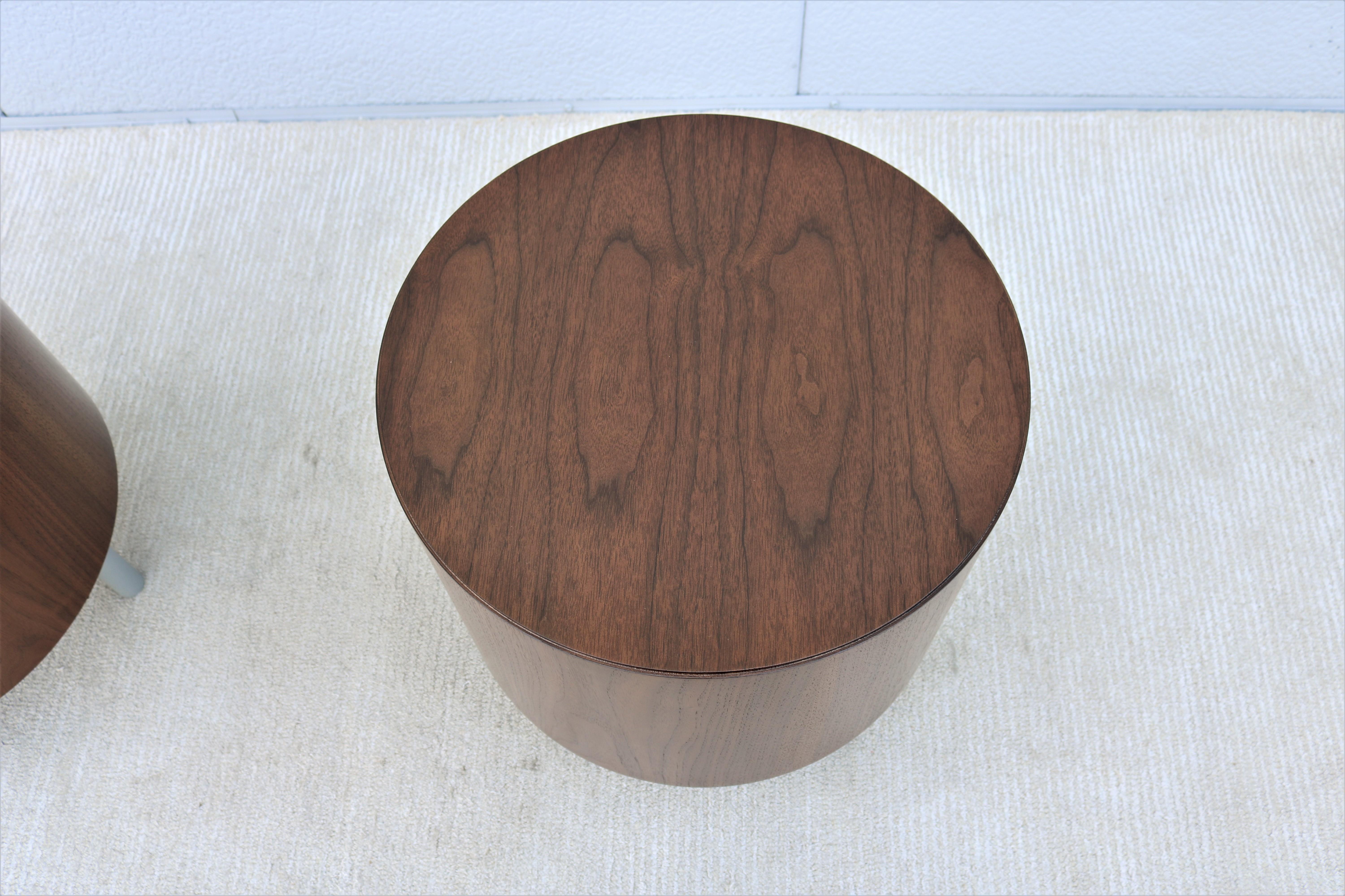 Mid-Century Modern Style Kimball Villa Round Walnut Wood Drum Side Tables a Pair For Sale 9