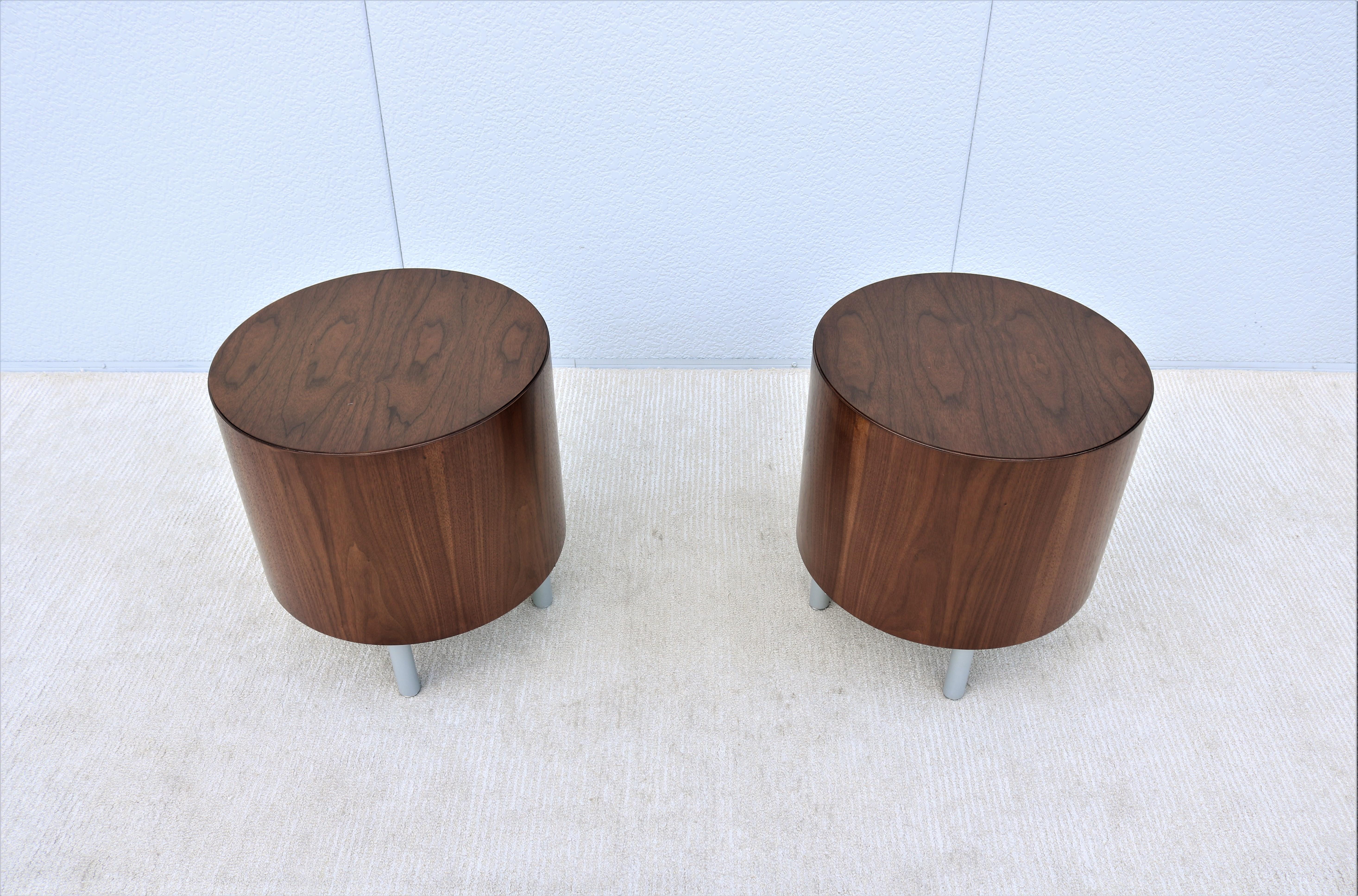 American Mid-Century Modern Style Kimball Villa Round Walnut Wood Drum Side Tables a Pair For Sale