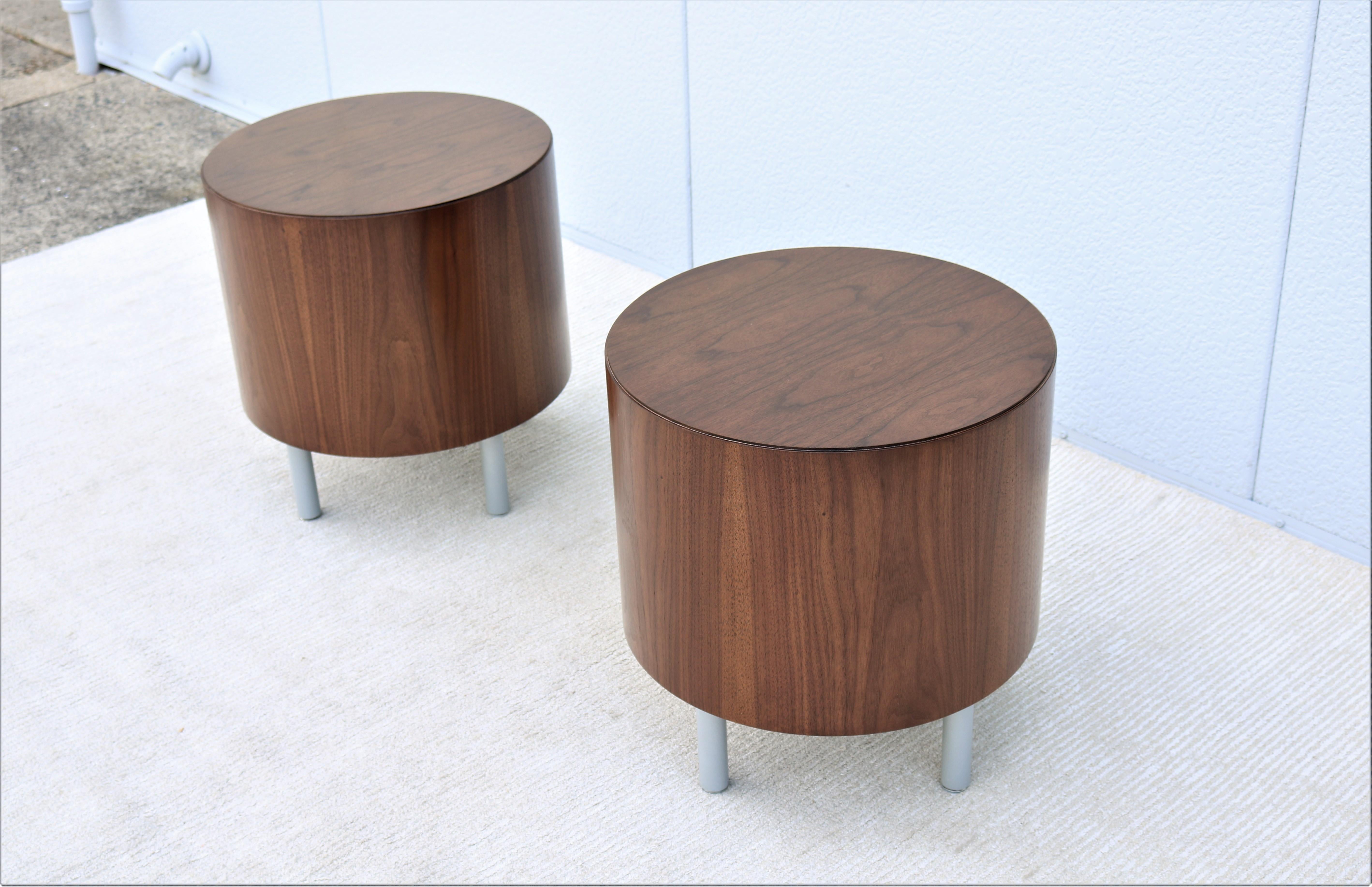 Mid-Century Modern Style Kimball Villa Round Walnut Wood Drum Side Tables a Pair For Sale 1