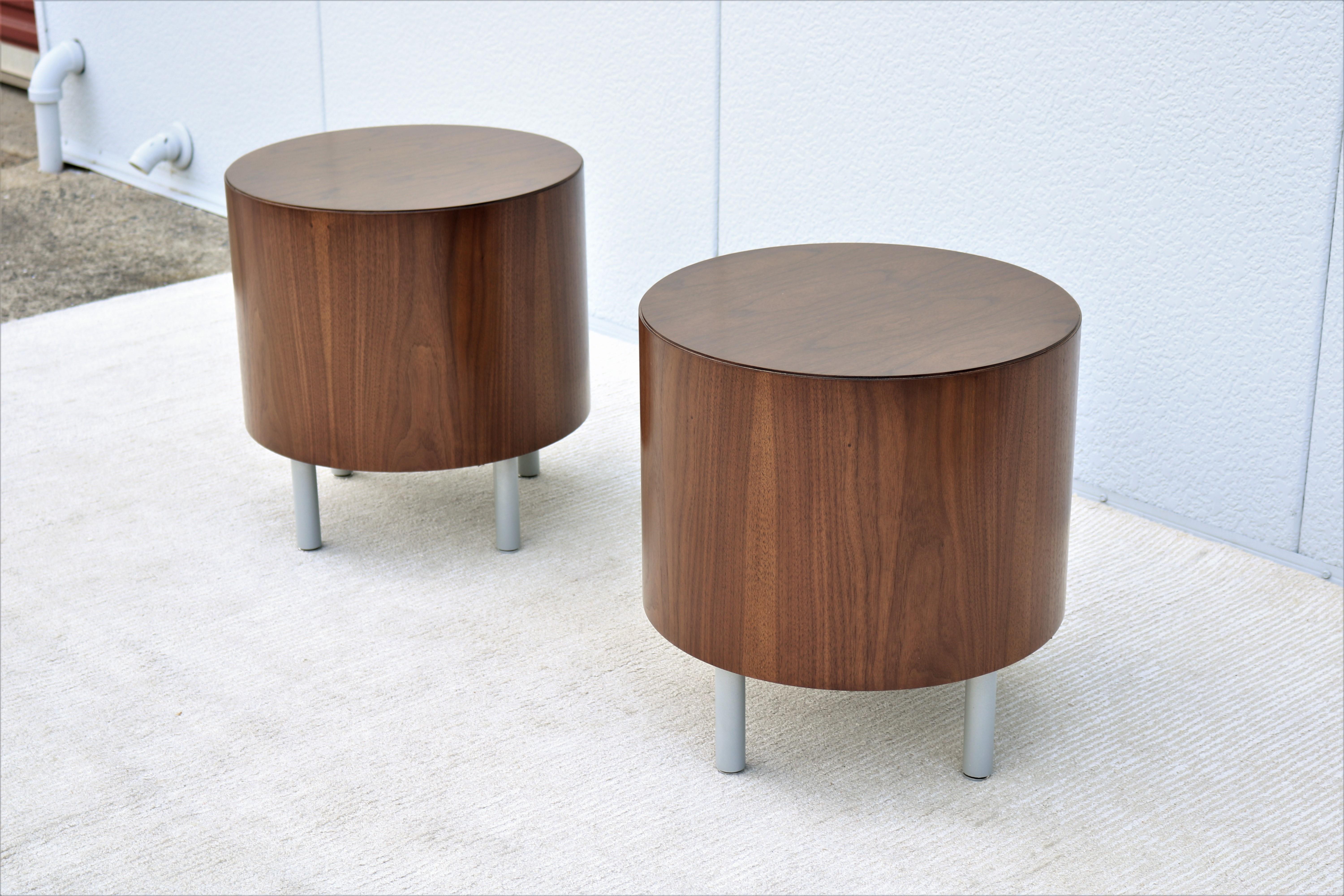 Mid-Century Modern Style Kimball Villa Round Walnut Wood Drum Side Tables a Pair For Sale 2