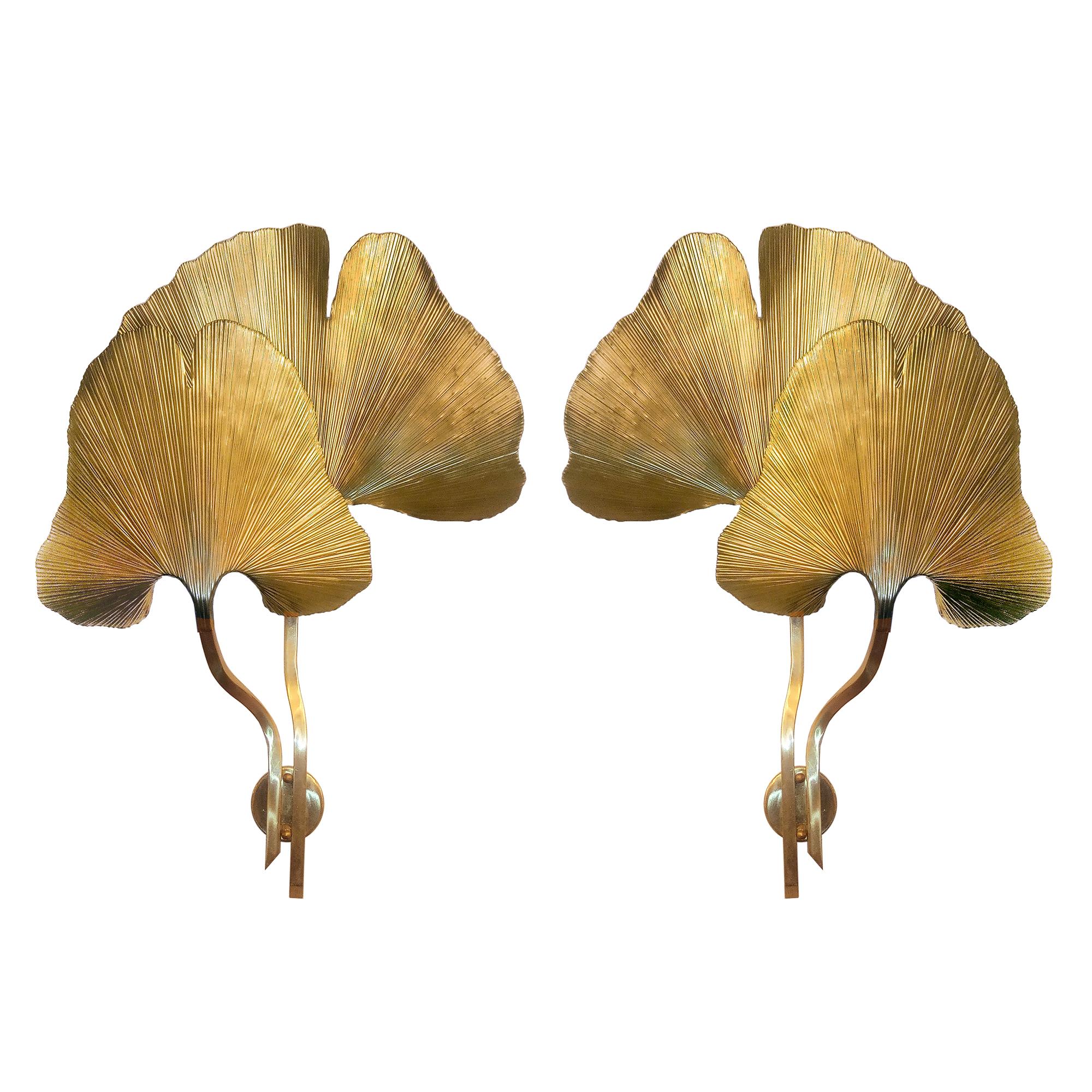Amazing wall light made by overlapping two brass leaves of ginkgo. Organic shape, this wall lamp could make an eye catcher of your interior. Made to order, can be delivered also in pair, left and right.
Dimensions: circa 55 x 75 cm [21.65 x 29.52
