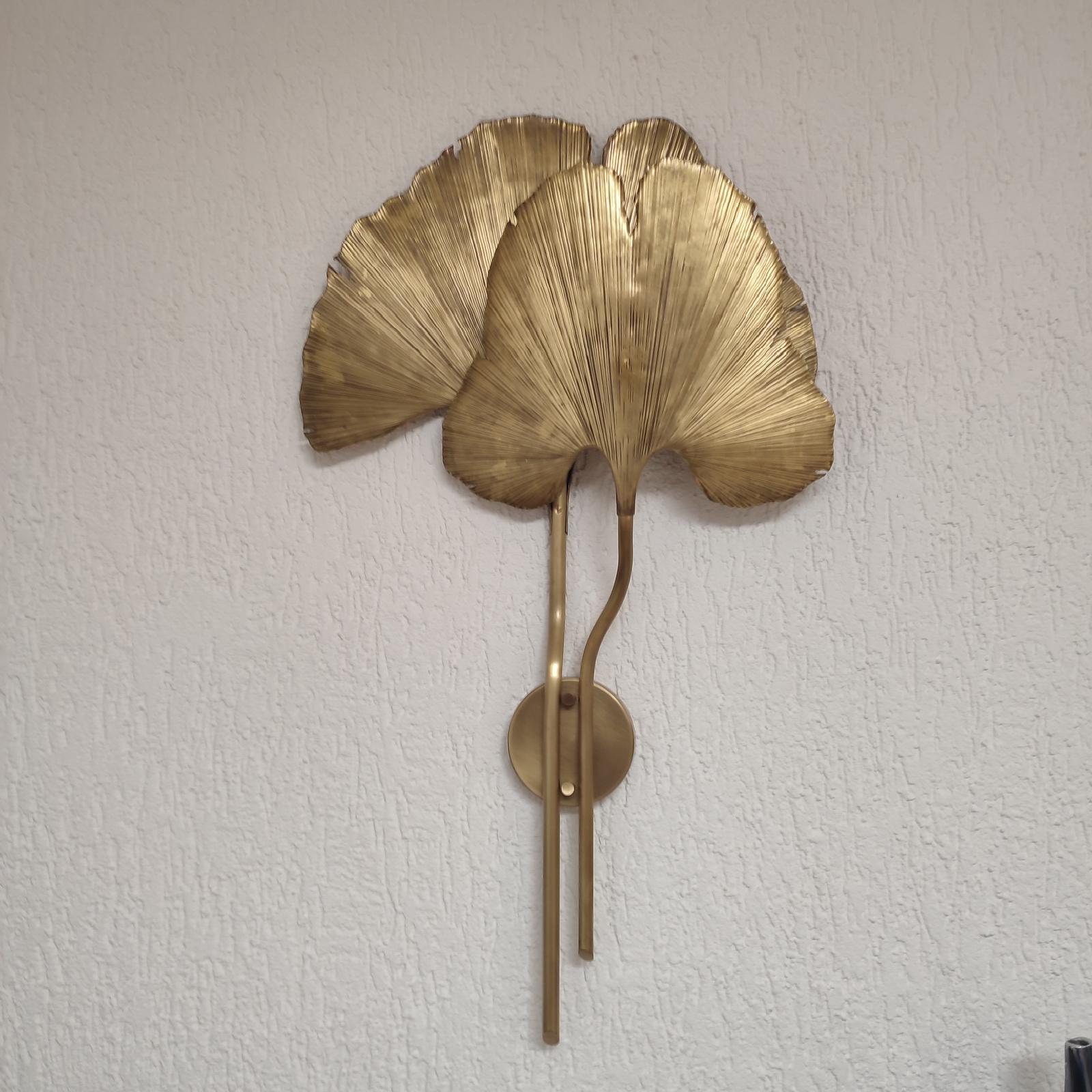 Amazing wall light made of two overlapping brass leaves of ginkgo. Organic shape, this wall light could make an eye catcher of your interior. Entirely hand made, this piece has been created and built to look as much as possible to the natural leaf.