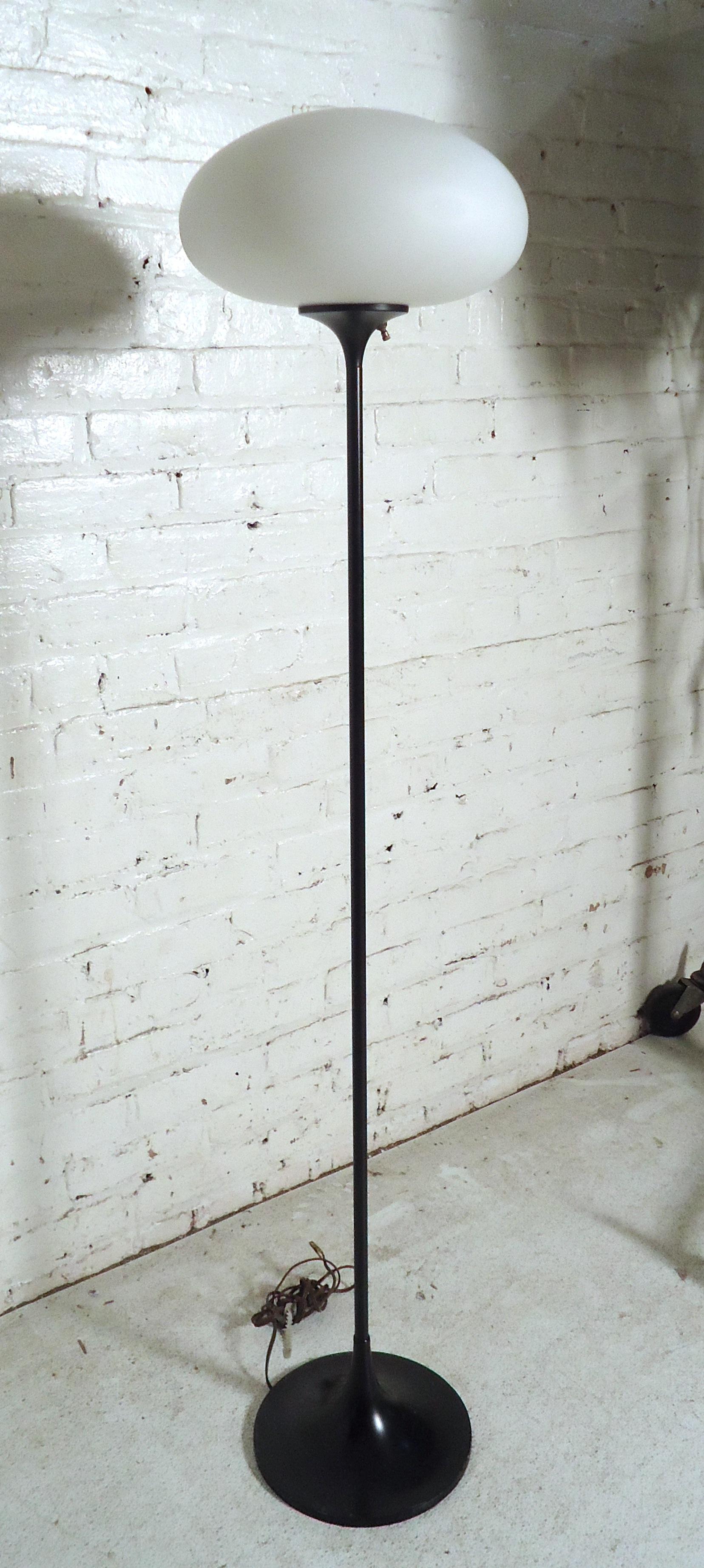 Mid-Century Modern Style Laurel Floor Lamp In Good Condition In Brooklyn, NY