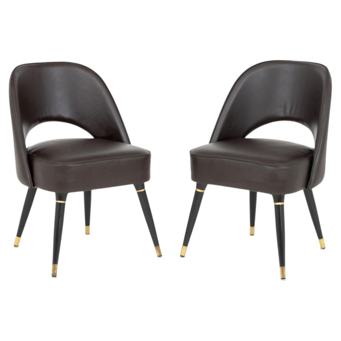 Paire de fauteuils d'appoint rembourrés en cuir marron, de style « Mid-Century Modern » en vente