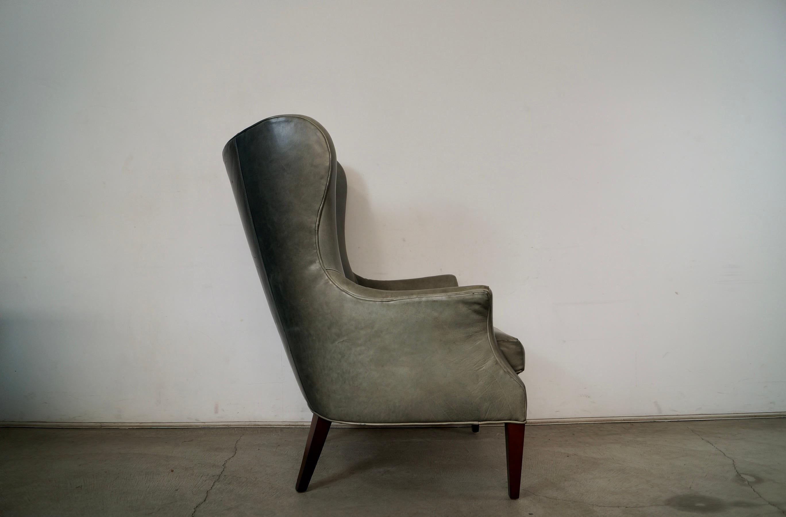 Chaise papillon Wingback en cuir de style moderne du milieu du siècle par Precedent Furniture en vente 6