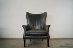 Chaise papillon Wingback en cuir de style moderne du milieu du siècle par Precedent Furniture