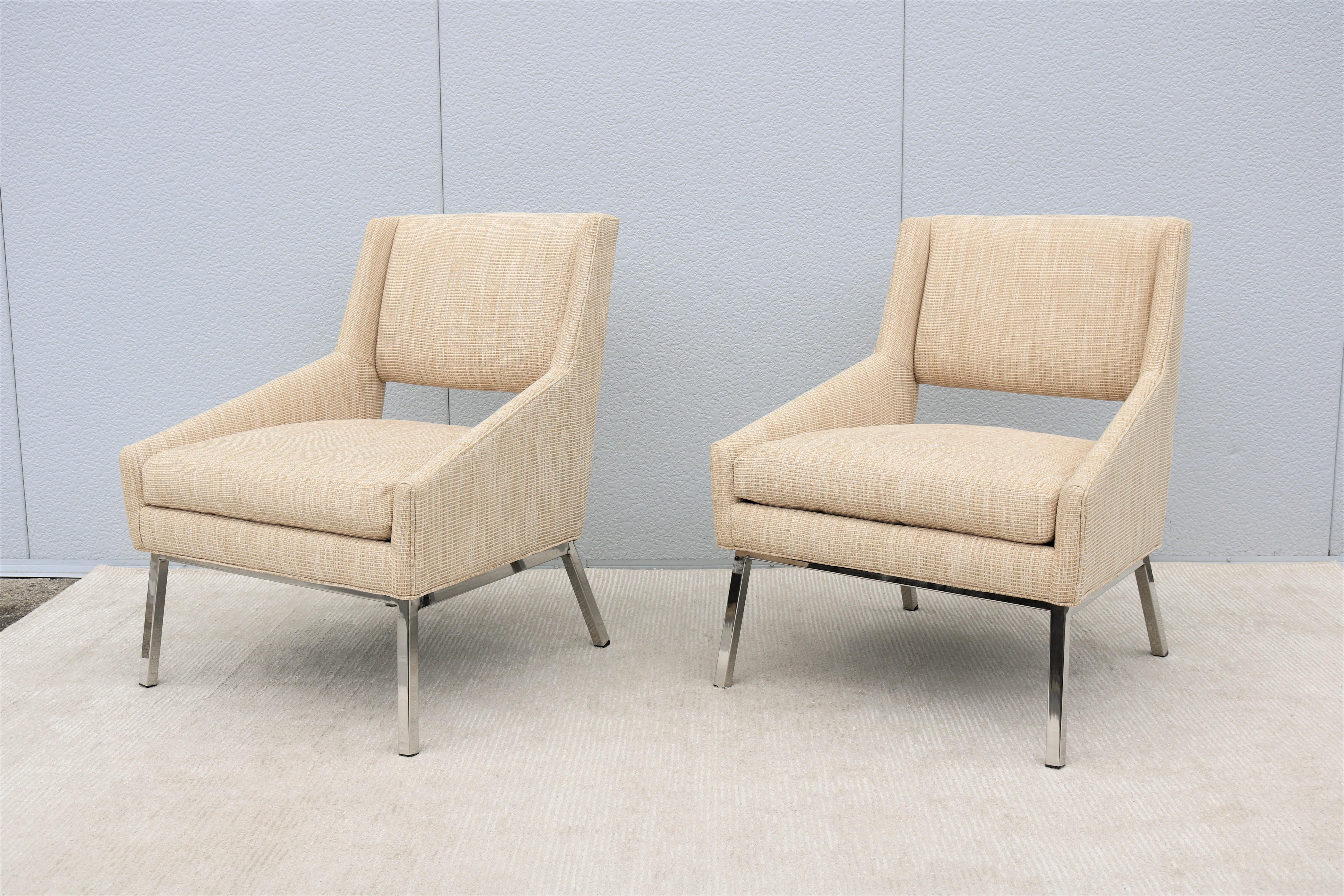 American Mid-Century Modern Style Lexington Amani Beige Fabric Accent Chairs, a Pair For Sale