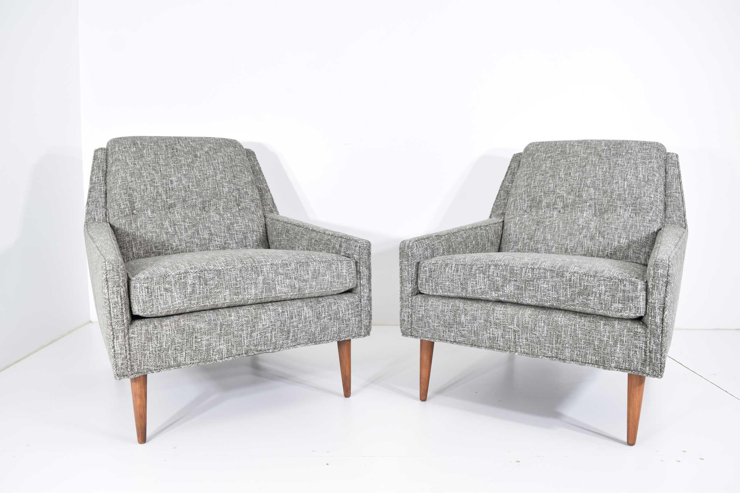 Mid-Century Modern Style Lounge Chairs in New Upholstery In Excellent Condition In Dallas, TX