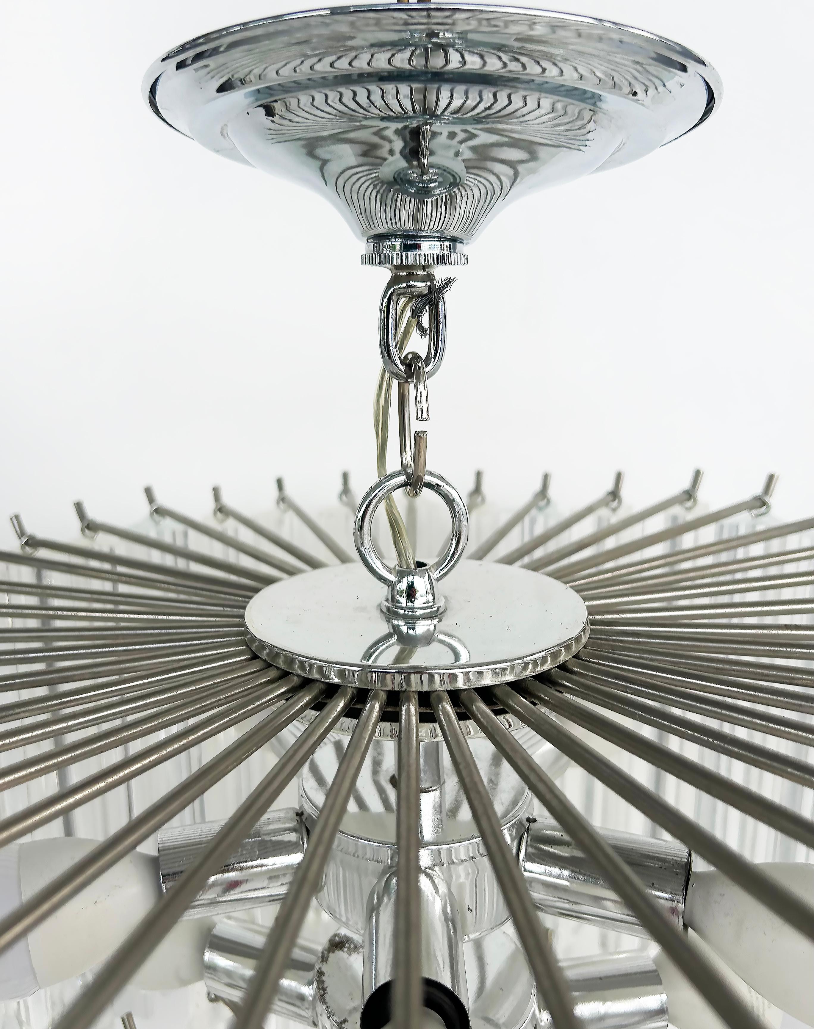 Metallo Lampadario cromato in lucite in stile metà secolo moderno con baldacchino in vendita