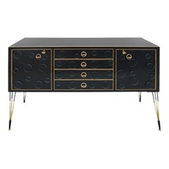 Italienisches Sideboard aus Holz, dunklem Glas und Messing im modernen Stil der Mitte des Jahrhunderts