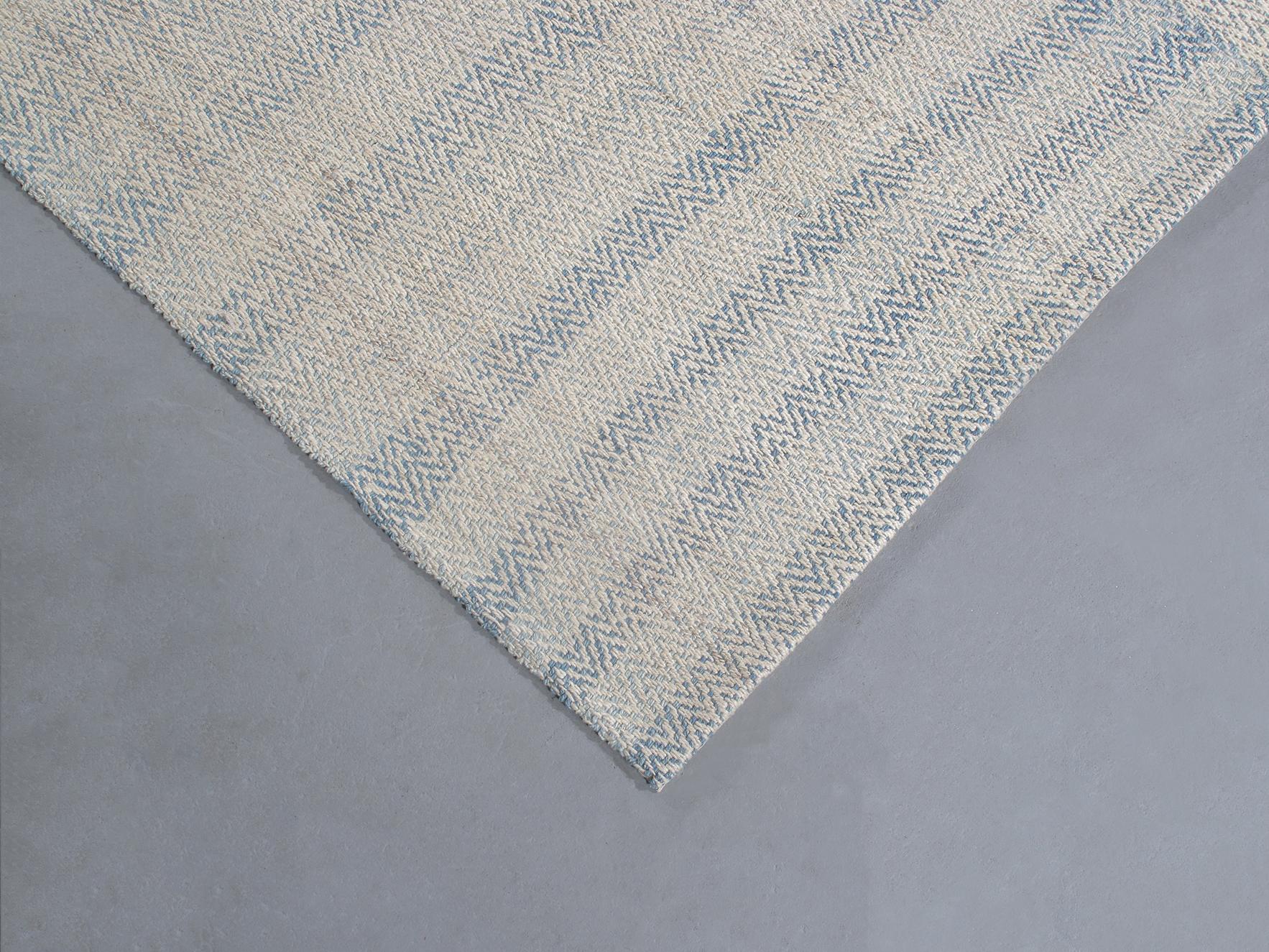 Mid-Century Modern Style Minimalist Charmo Herringbone Zig Zag Flatweave Rug In New Condition For Sale In New York, NY