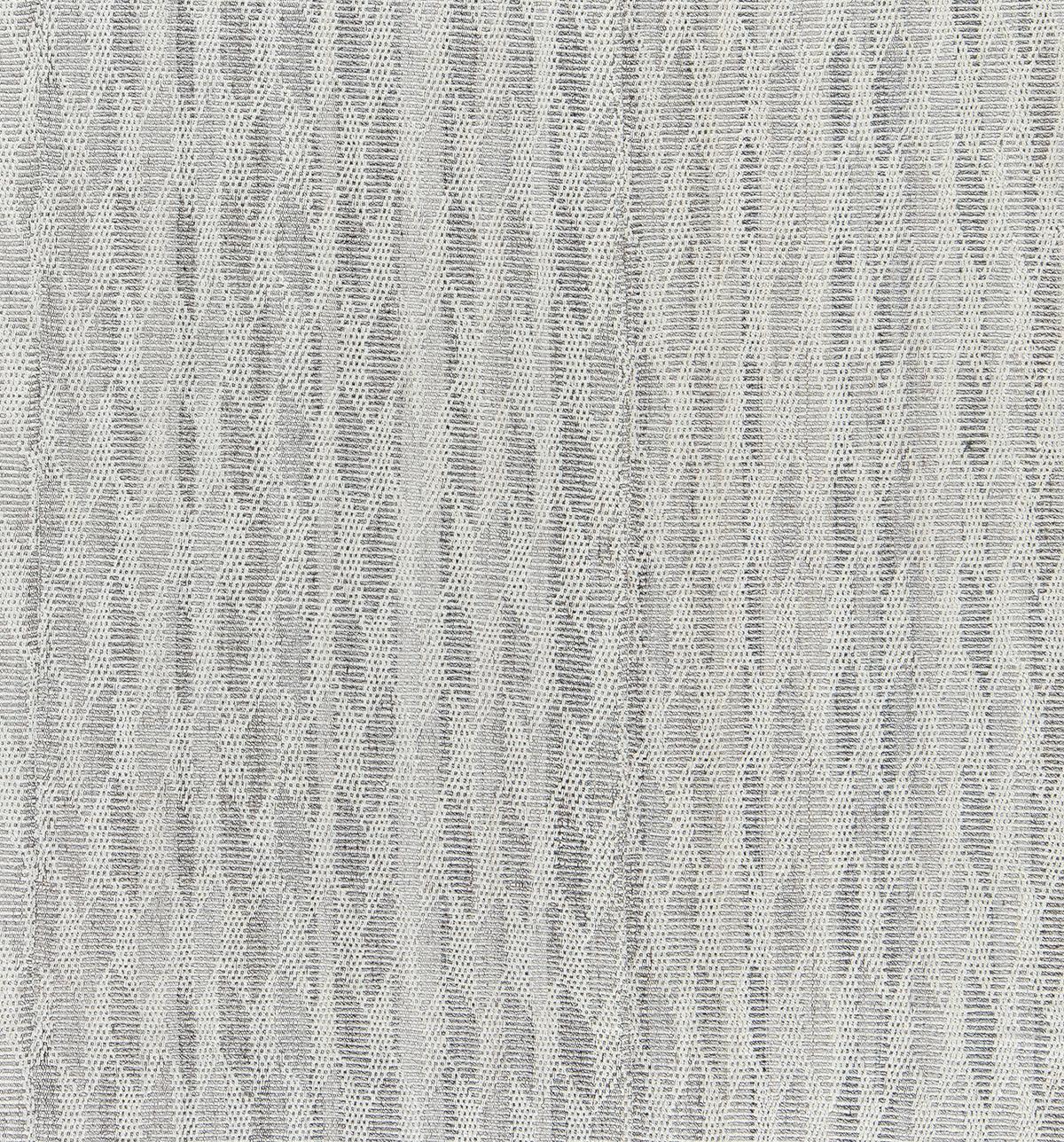 Il nostro tappeto Charmo a testa di lancia è realizzato con lana filata a mano e tinture naturali. Si ispira agli antichi kilim originari della regione curda dell'Iran. NASIRI continua la sua ricca tradizione nella produzione di tappeti applicando