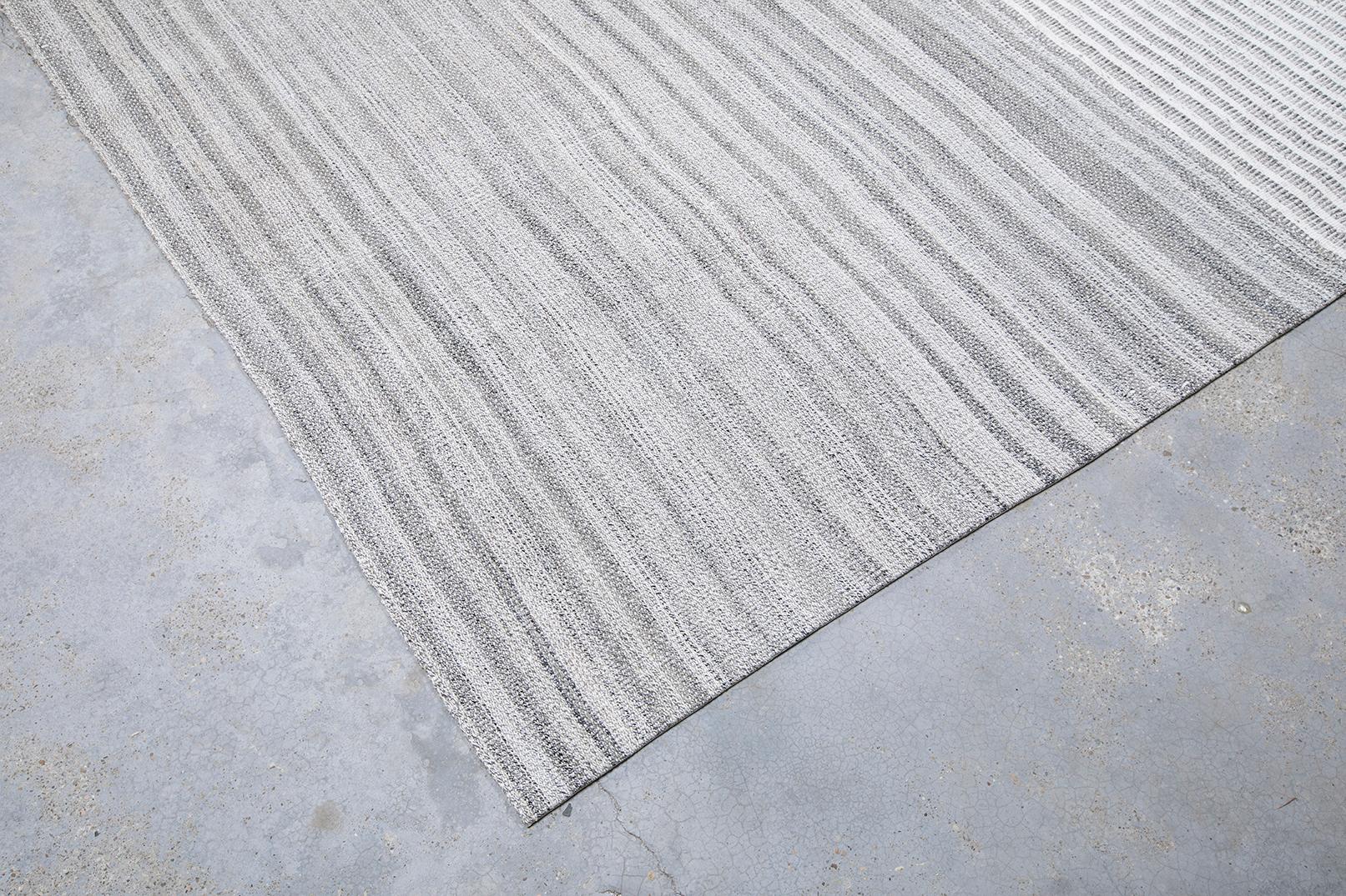 Mid-Century Modern Style Minimalist Flatweave Rug In New Condition For Sale In New York, NY