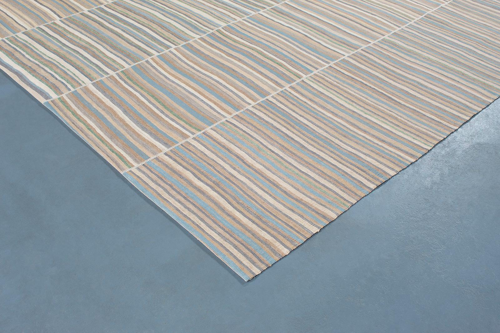 Contemporary Mid-Century Modern Style Minimalist Mazandaran Flat-Weave Rug For Sale