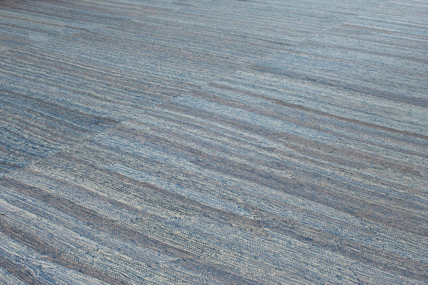 Contemporary Mid-Century Modern Style Minimalist Mazandaran Flatweave Rug For Sale
