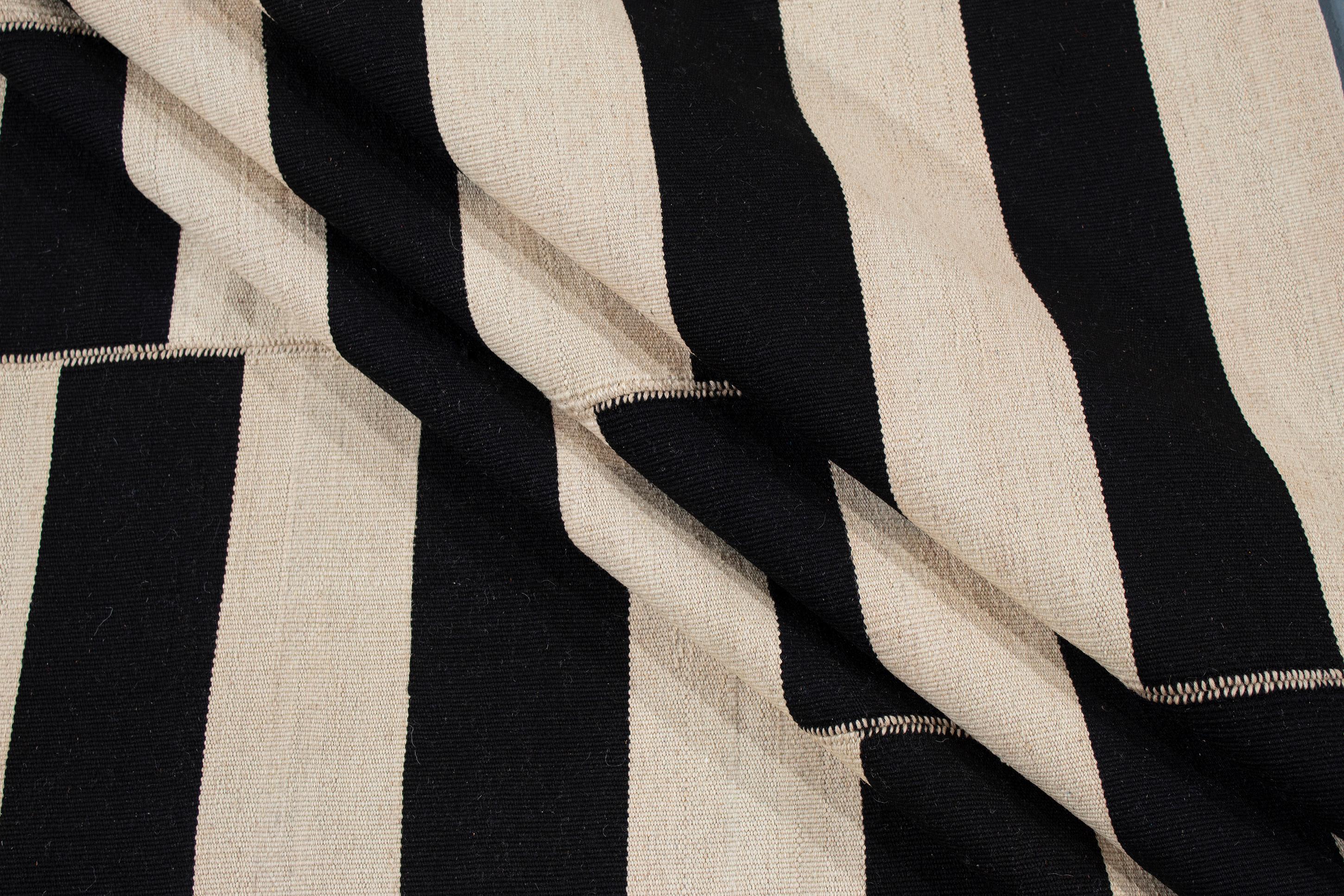 Mid-Century Modern Style Minimalist Mazandaran Stripe Flat-Weave Rug In New Condition For Sale In New York, NY