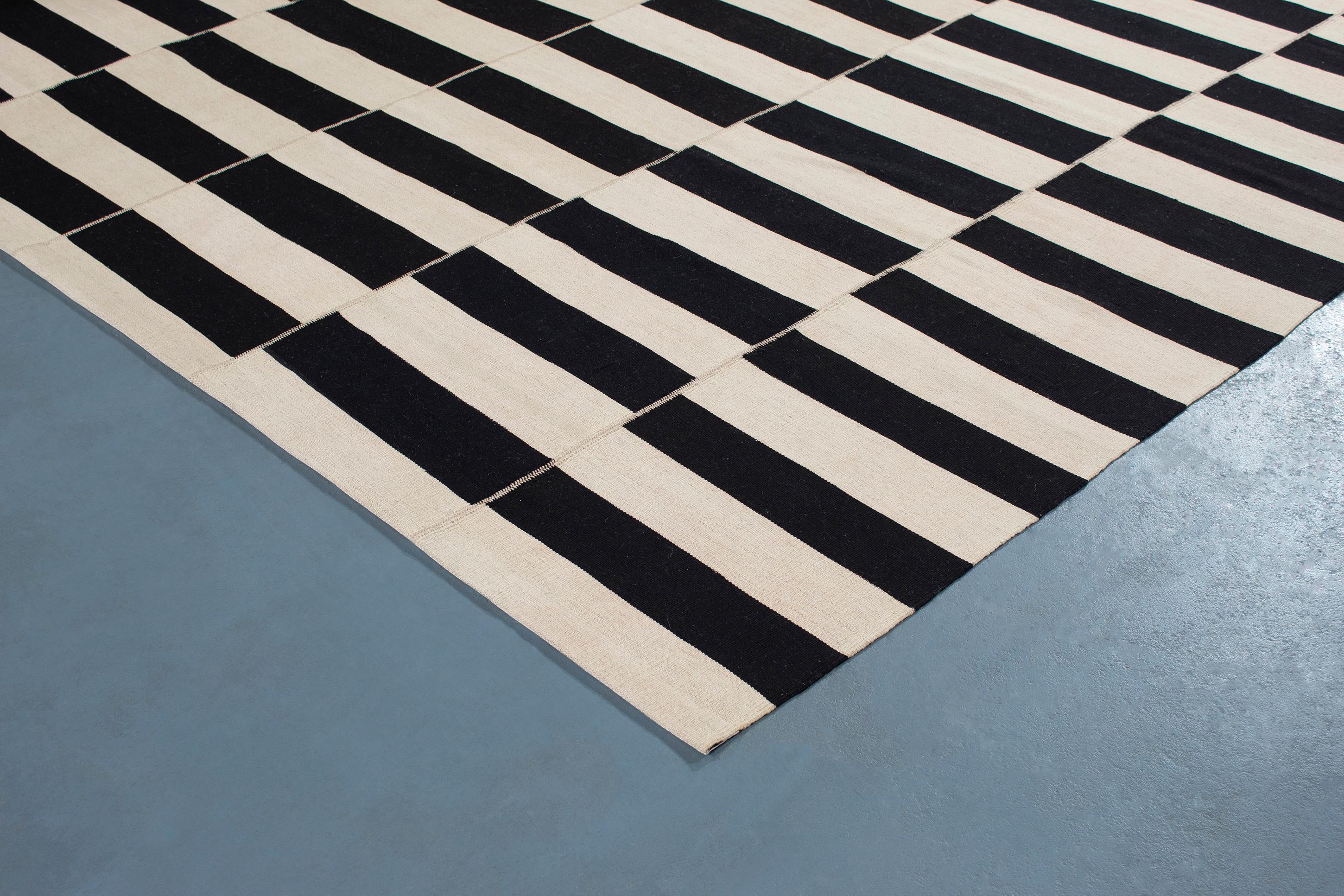 Contemporary Mid-Century Modern Style Minimalist Mazandaran Stripe Flat-Weave Rug For Sale