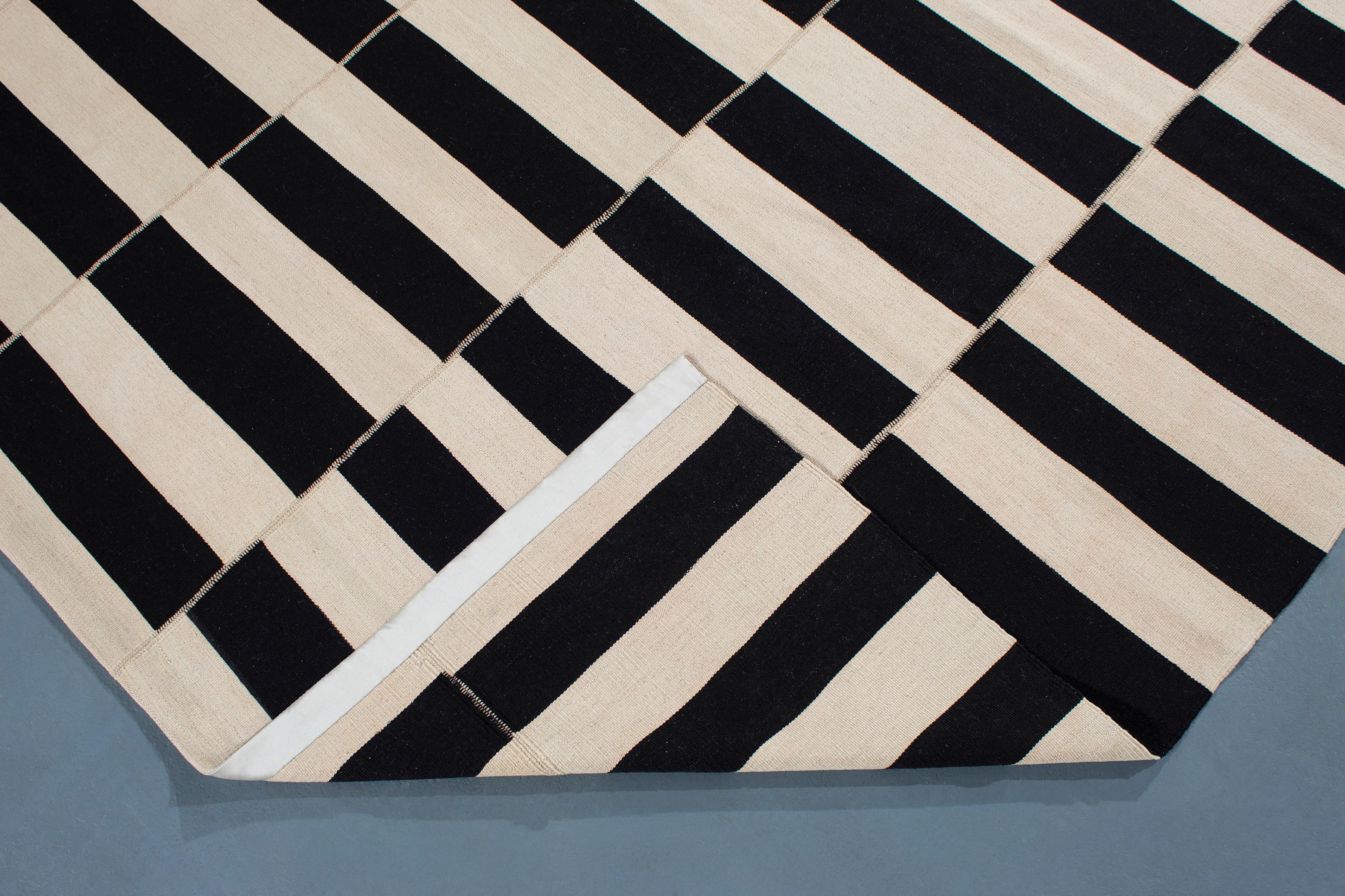 Wool Mid-Century Modern Style Minimalist Mazandaran Stripe Flat-Weave Rug For Sale