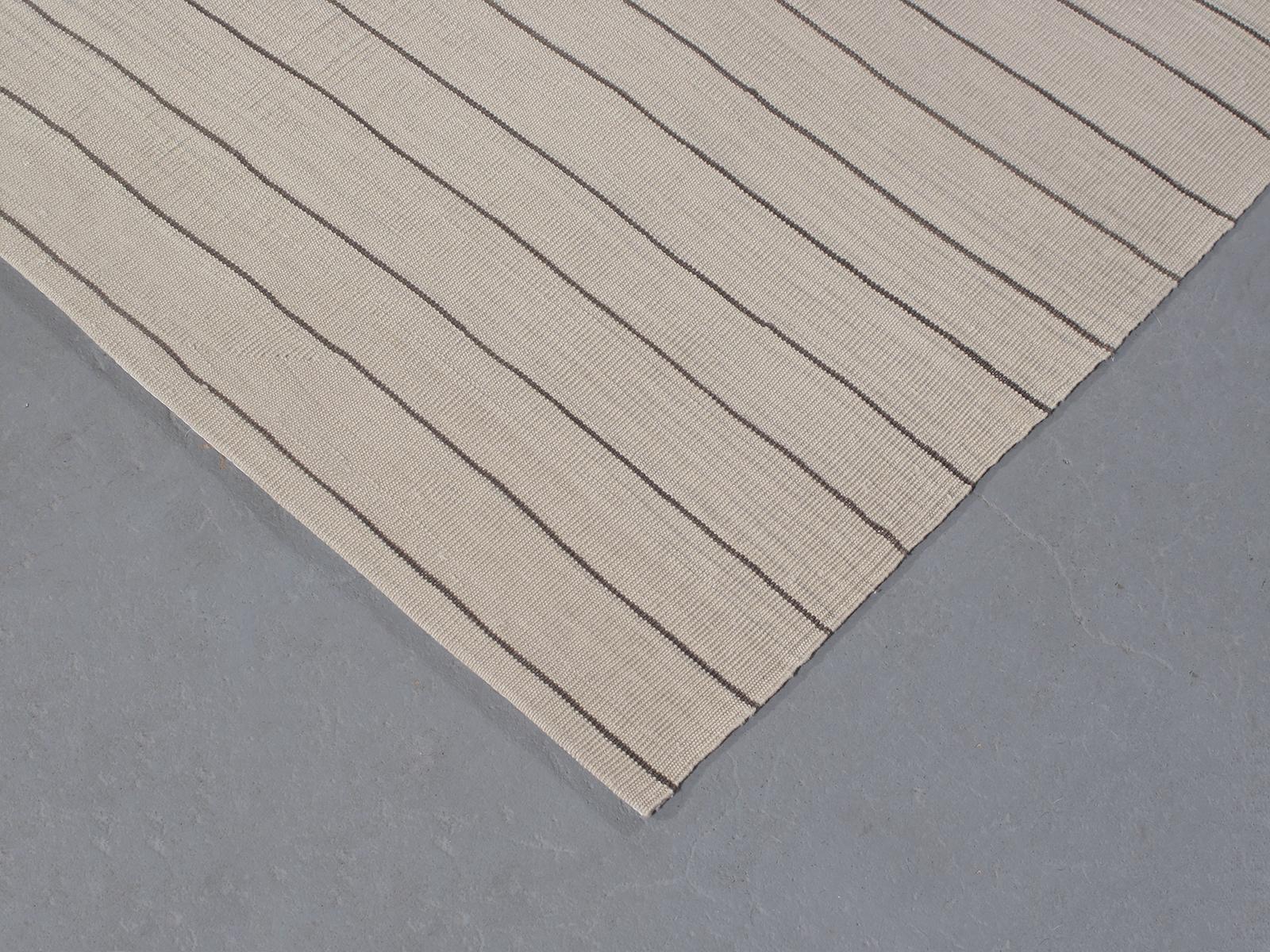Minimalistischer persischer Mazandaran Flachgewebe-Teppich im modernen Stil der Jahrhundertmitte (Handgewebt) im Angebot