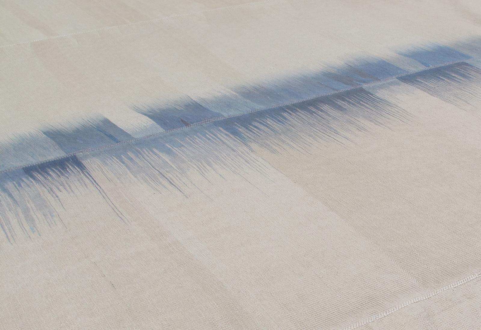 Unsere Mazandaran-Kollektion unterstreicht die minimalistische Raffinesse, die es schon lange vor der Moderne gab. Die Kollektion wurde von den Kelims inspiriert, die von persischen Frauen in der Provinz Mazandaran im Nordwesten des Irans in der