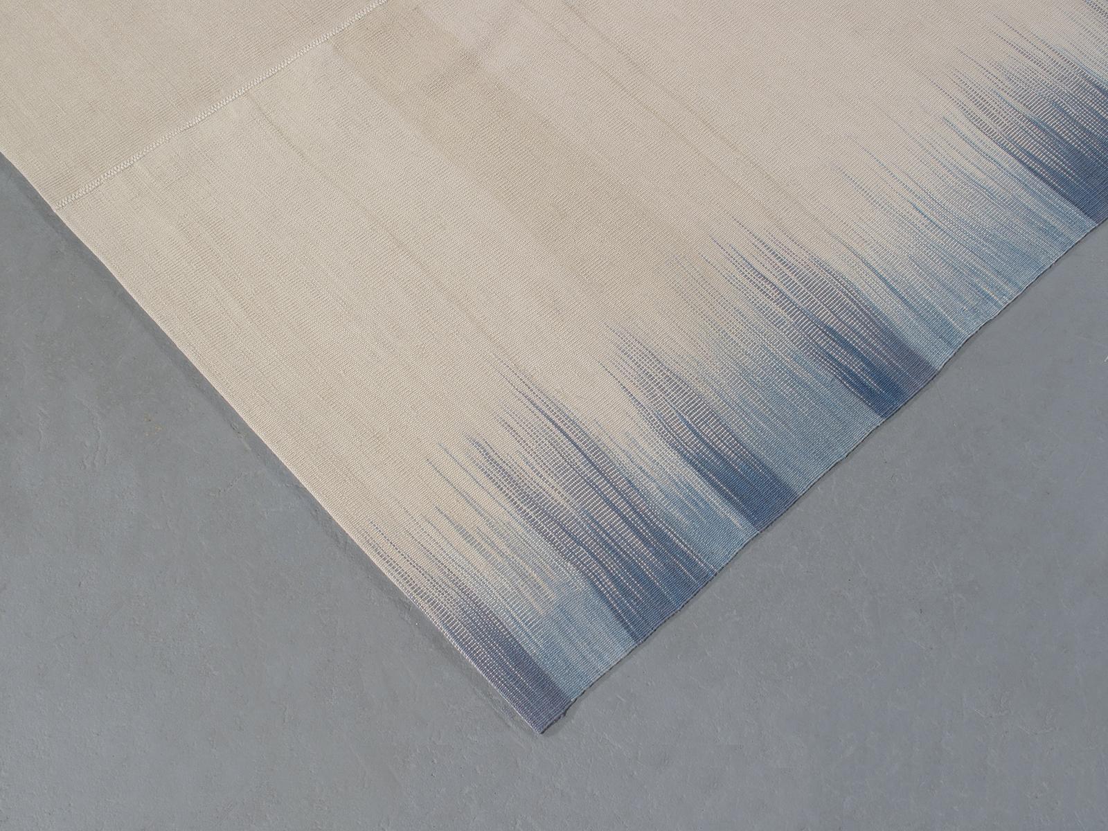 Minimalistischer persischer Flachgewebe-Teppich im modernen Stil der Jahrhundertmitte (Persisch) im Angebot