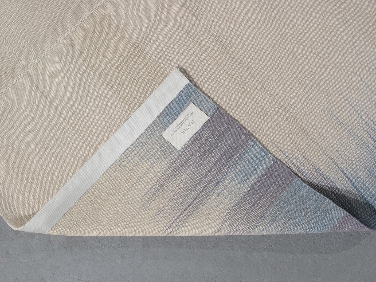 Minimalistischer persischer Flachgewebe-Teppich im modernen Stil der Jahrhundertmitte (Handgewebt) im Angebot