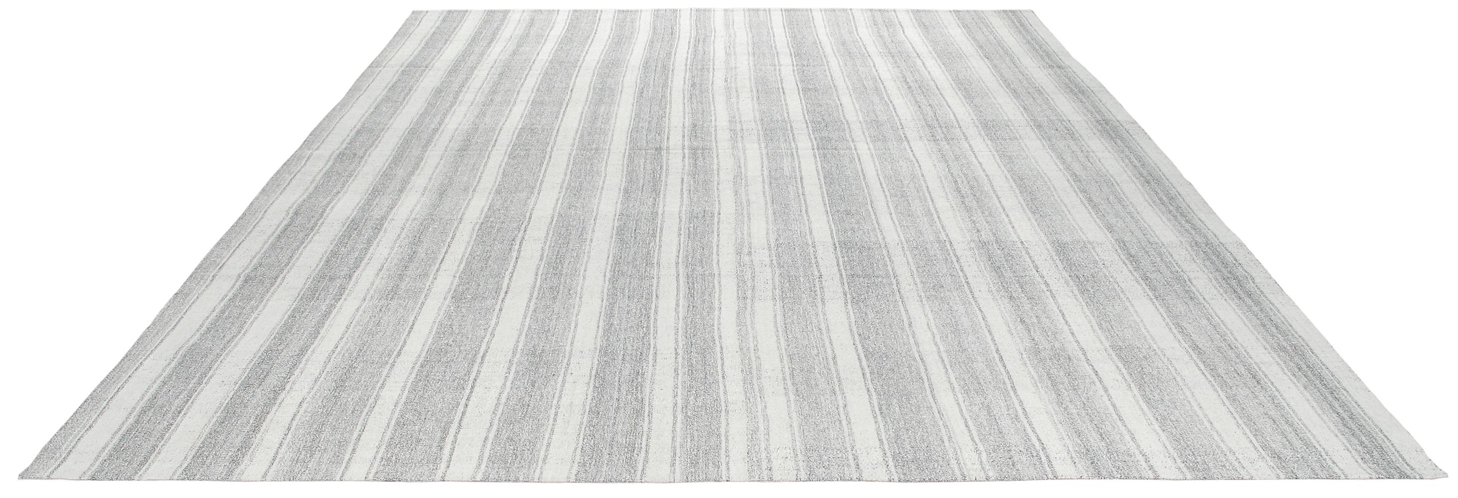 Tessuto a mano Tappeto a righe minimalista a trama piatta in stile metà secolo moderno in vendita