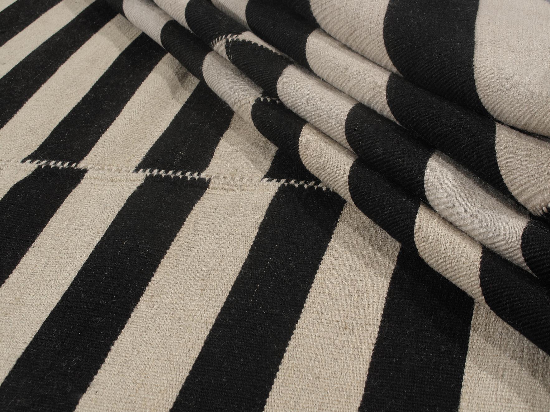 Mid-Century Modern Style Minimalist Stripe Mazandaran Tribal Flatweave Rug In New Condition For Sale In New York, NY