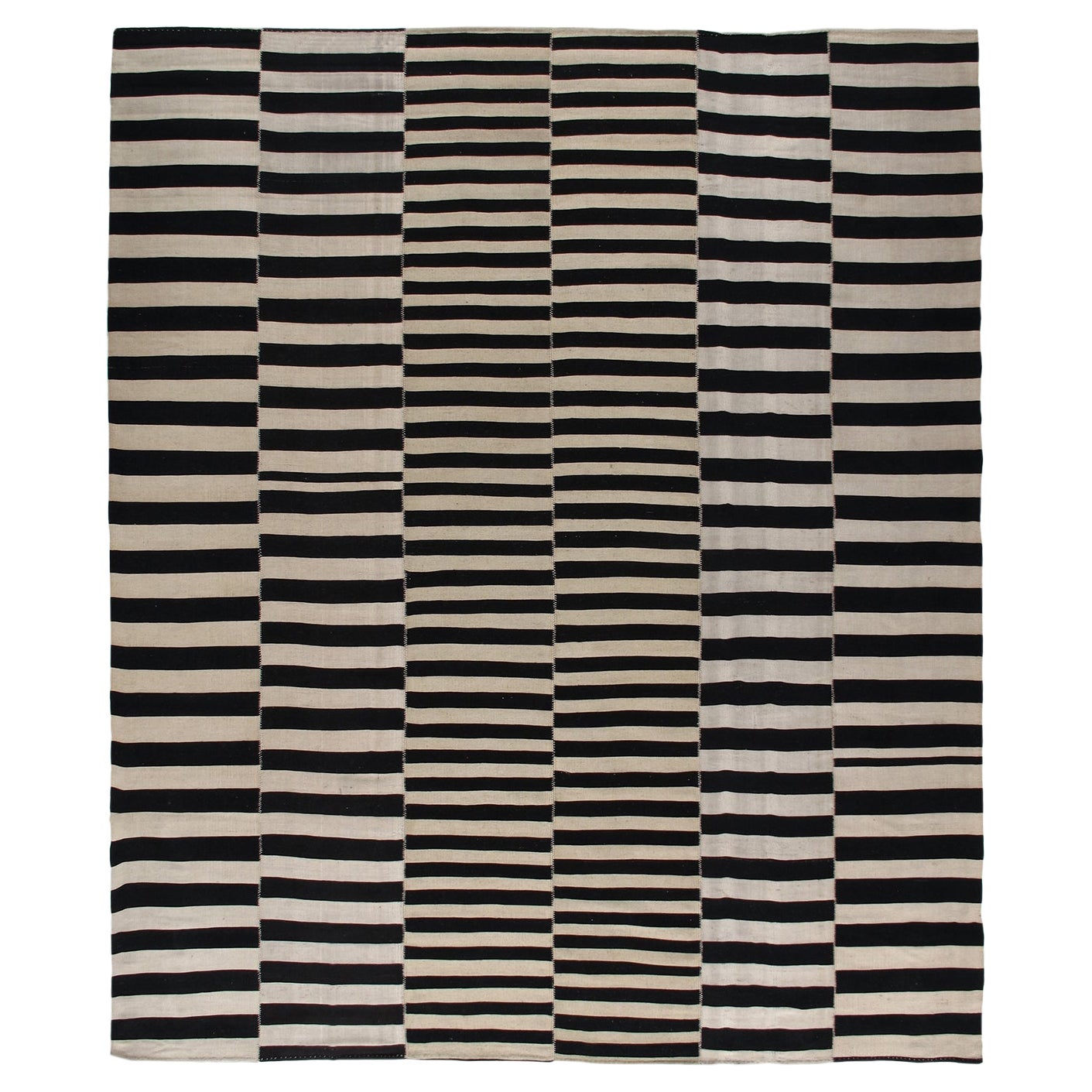 Tappeto a trama piatta tribale Mazandaran a strisce in stile minimalista moderno di metà secolo in vendita