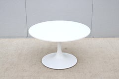 Table basse ronde en corian blanc Tulipe de style The Modernity Whiting 20 par OFS
