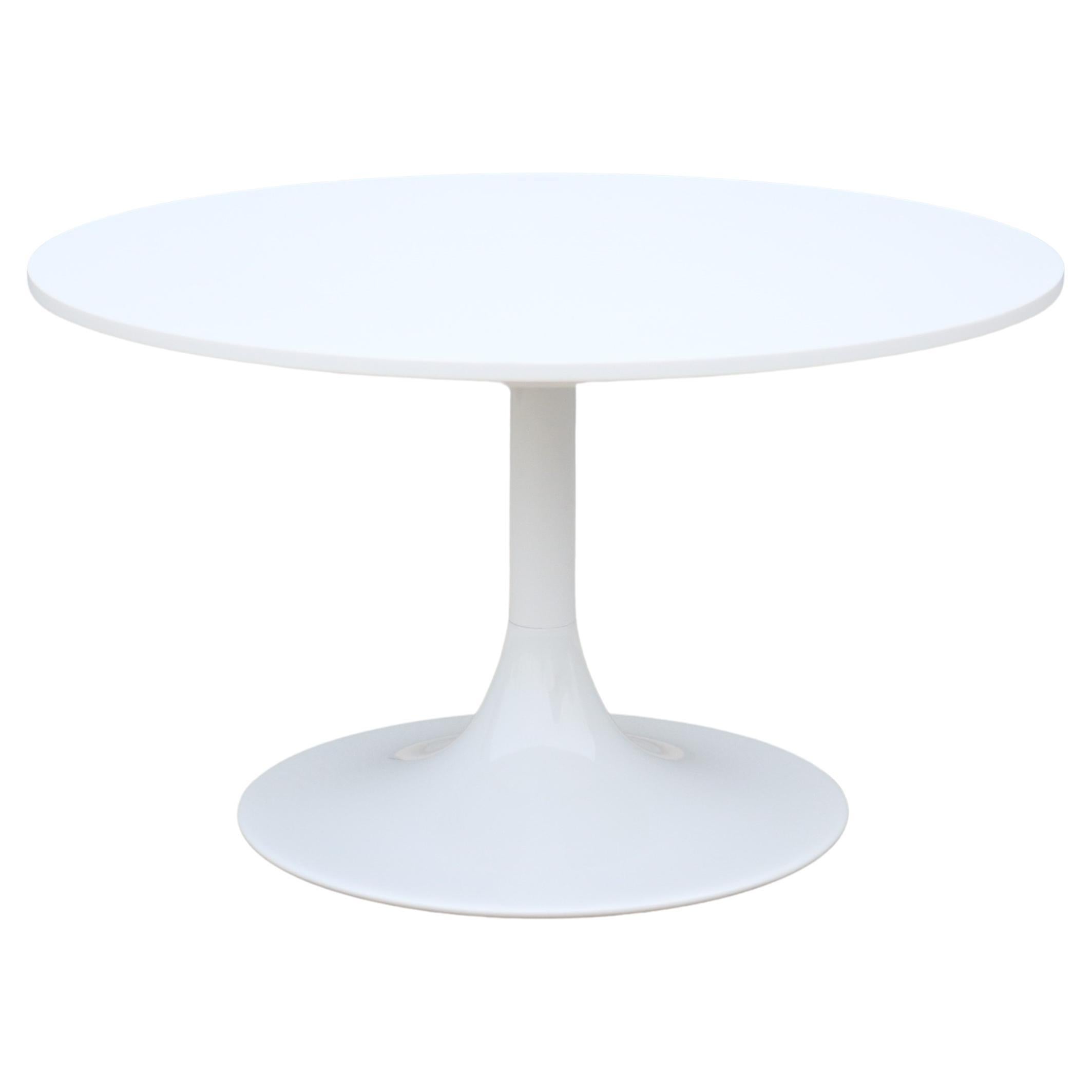 Runder weißer corianischer Tulpen-Couchtisch im Mid-Century Modern-Stil von OFS, Nineteen20