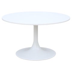 Runder weißer corianischer Tulpen-Couchtisch im Mid-Century Modern-Stil von OFS, Nineteen20