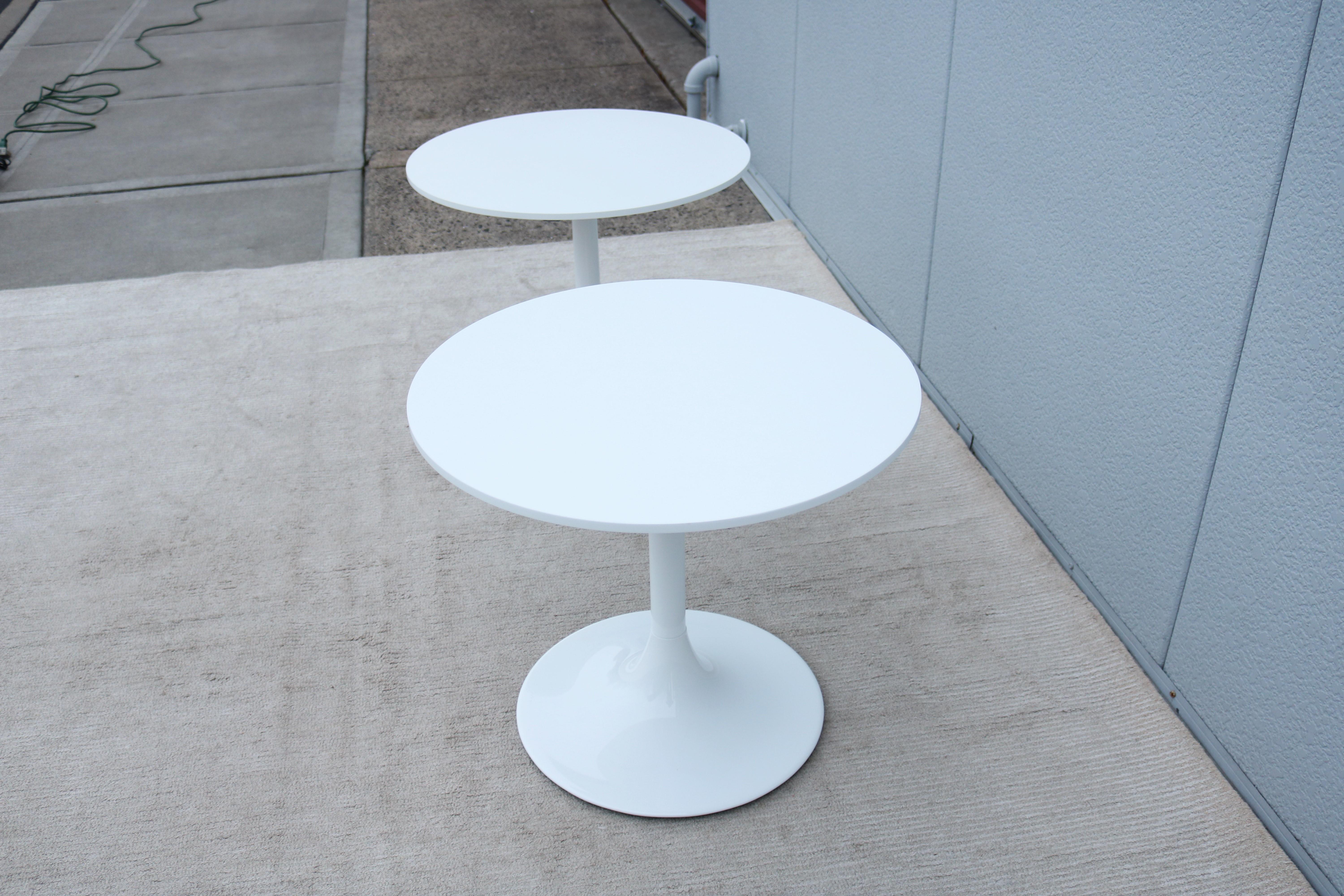 Mid-Century Modern Style Nineteen20 Round White Tulip Side Tables by OFS, a Pair For Sale 3