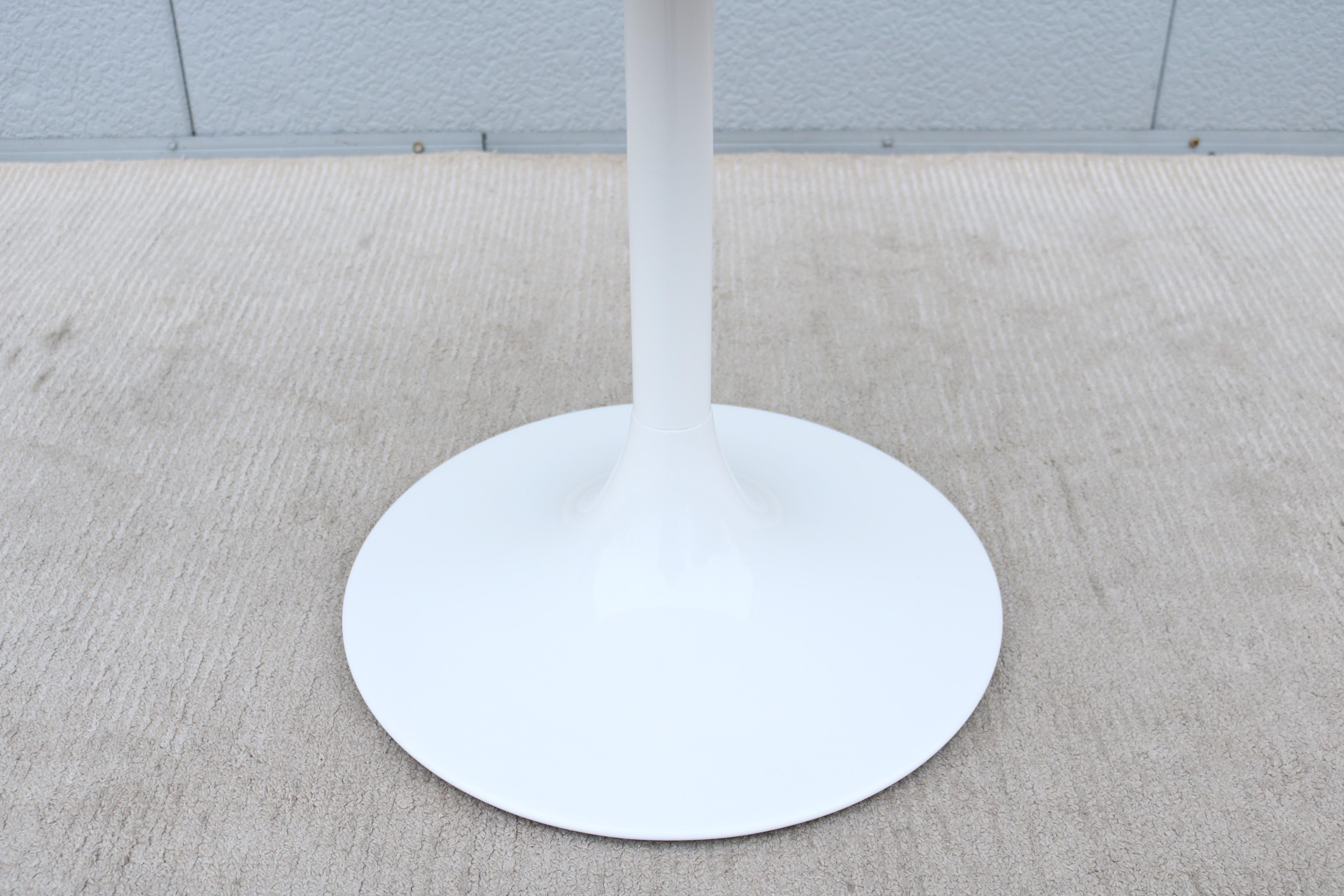 Mid-Century Modern Style Nineteen20 Round White Tulip Side Tables by OFS, a Pair For Sale 10