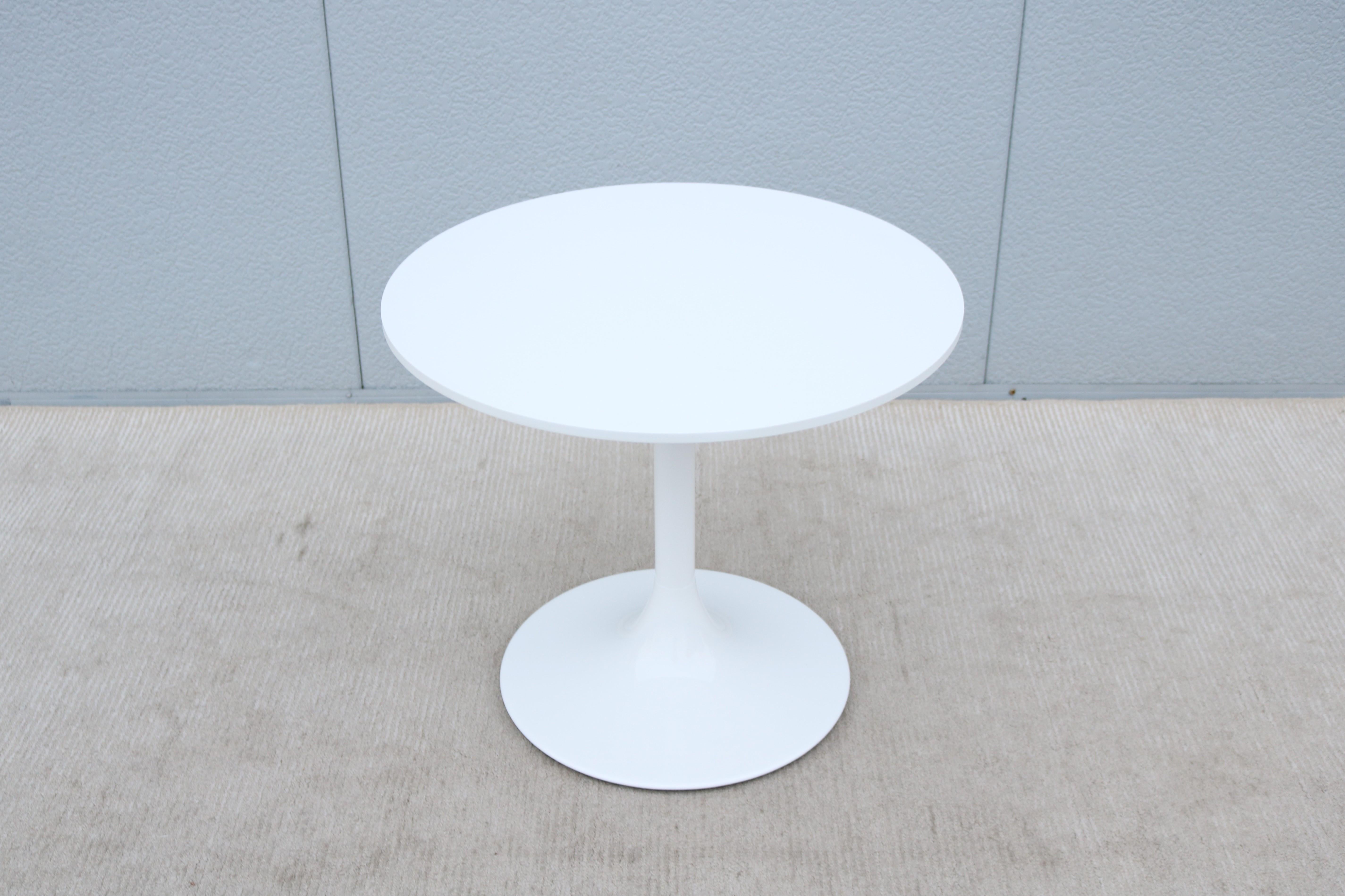 Mid-Century Modern Style Nineteen20 Round White Tulip Side Tables by OFS, a Pair In New Condition For Sale In Secaucus, NJ