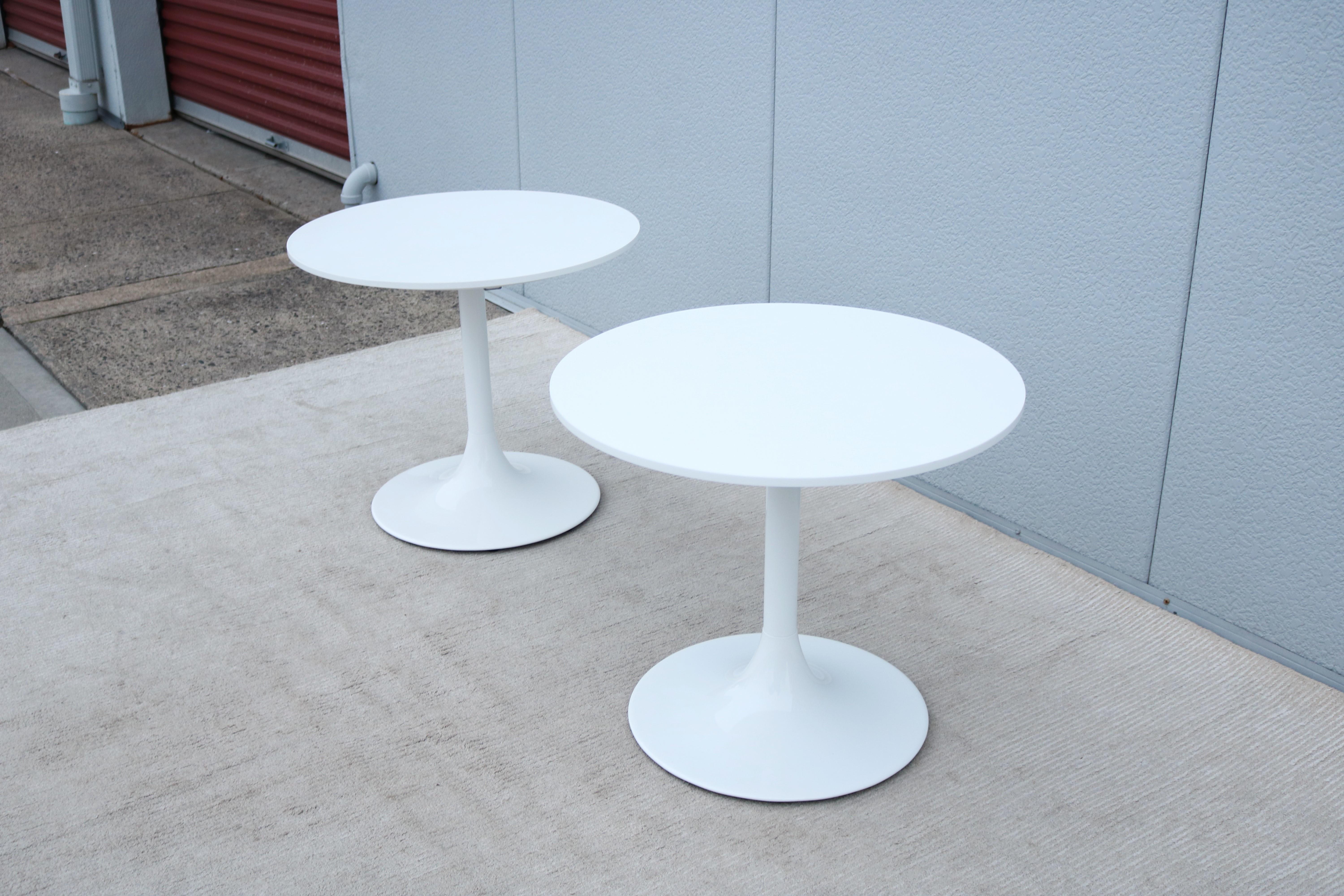 Mid-Century Modern Style Nineteen20 Round White Tulip Side Tables by OFS, a Pair For Sale 2