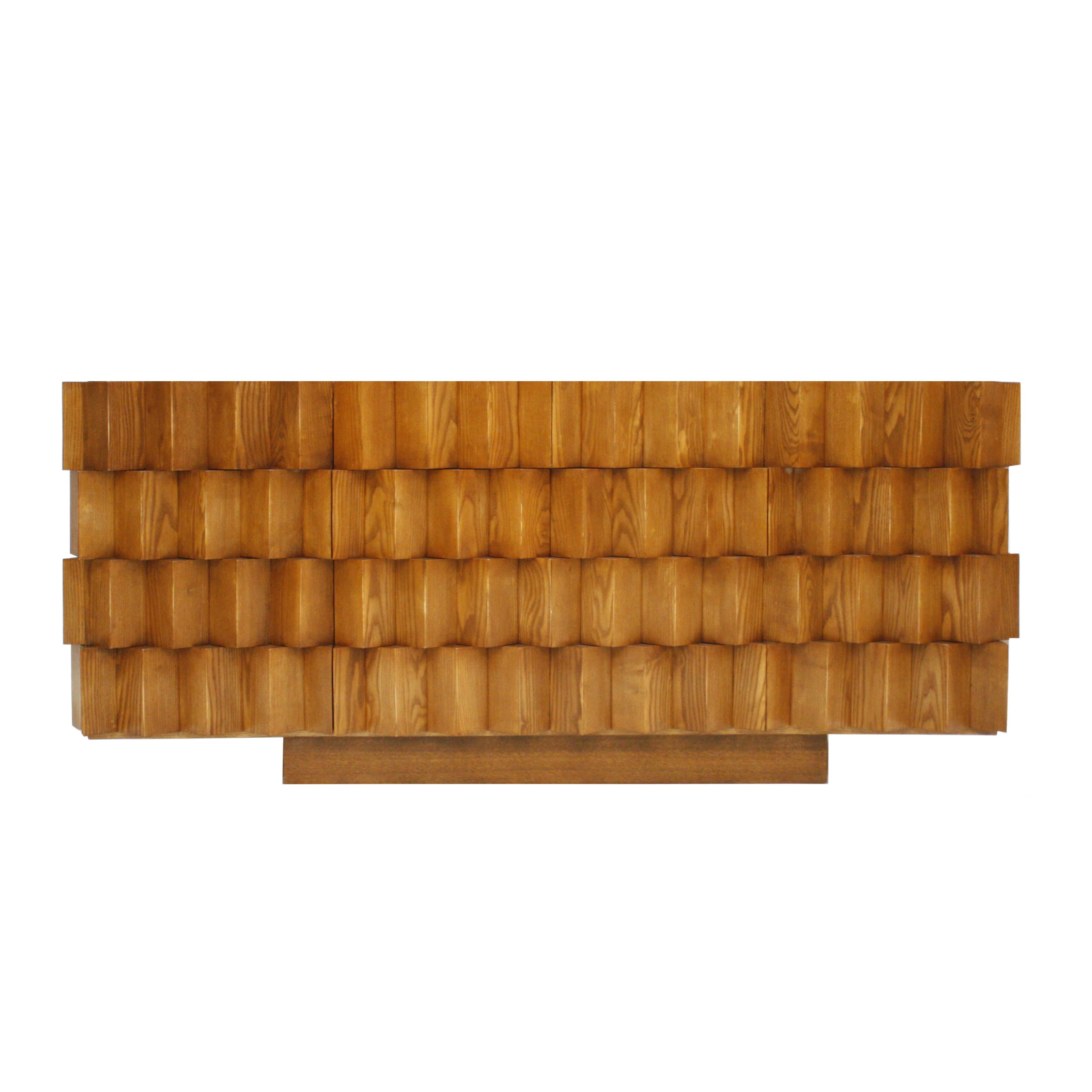 Mid-Century Modern Buffet italien en bois de chêne et verre noir de style moderne du milieu du siècle dernier en vente