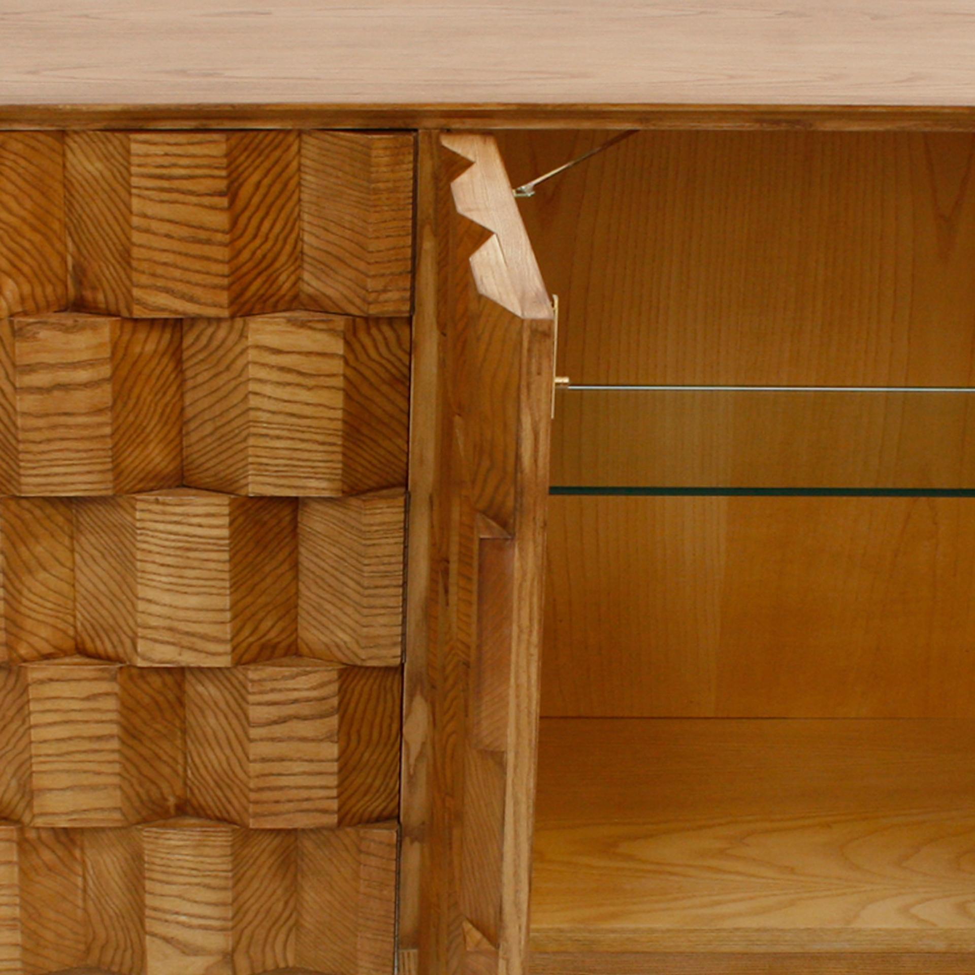 XXIe siècle et contemporain Buffet italien en bois de chêne de style moderne du milieu du siècle dernier conçu par L. A. Studio en vente