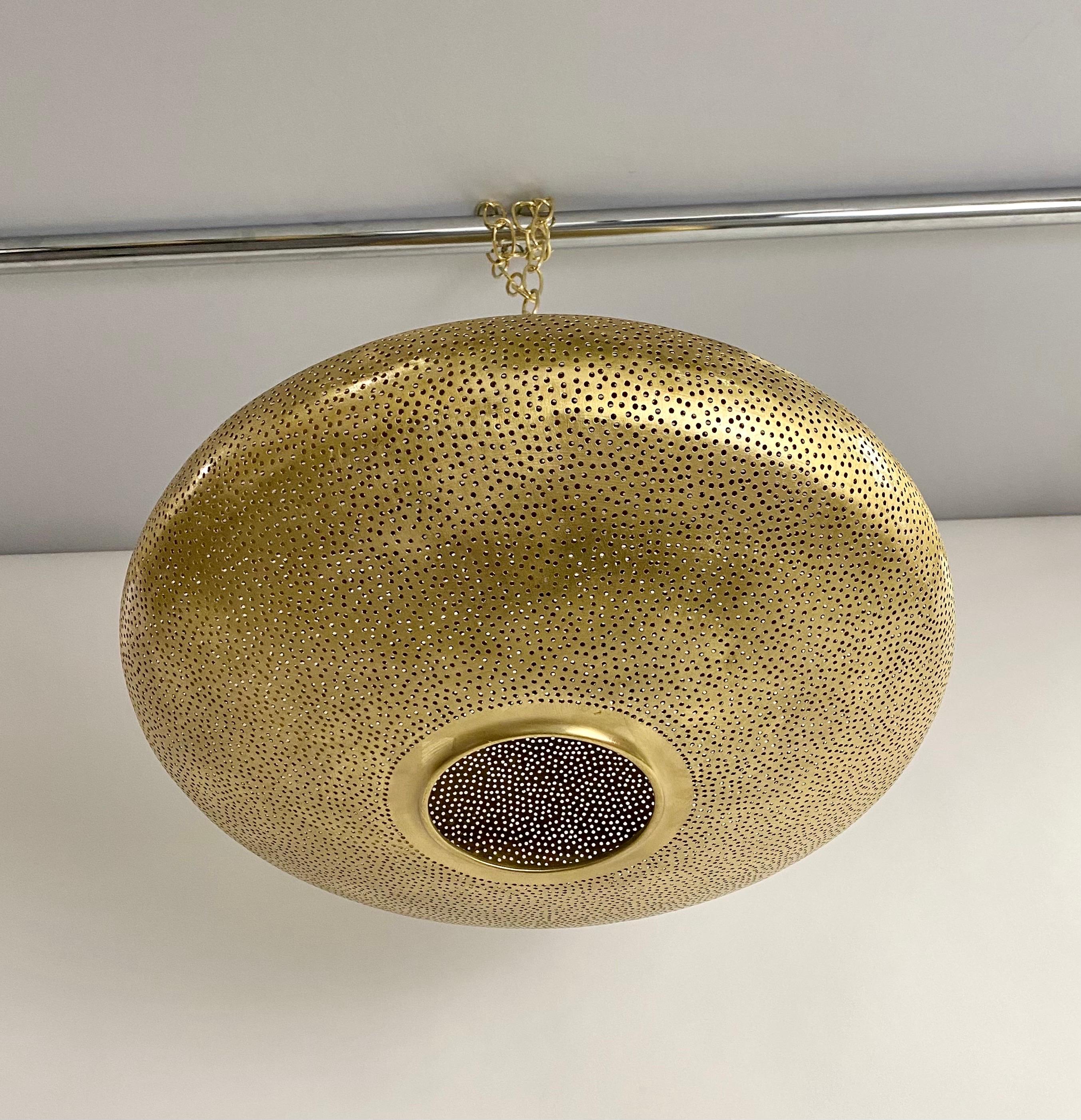 Mid-Century Modern Style Oval Spaceship Brass Pendant or Lantern In Good Condition For Sale In Plainview, NY
