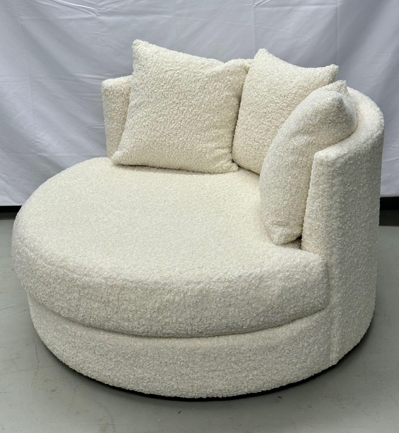 Mid-Century Modern Style Übergroßer Weißer Boucle Drehsessel / Lounge Chair (Moderne der Mitte des Jahrhunderts) im Angebot