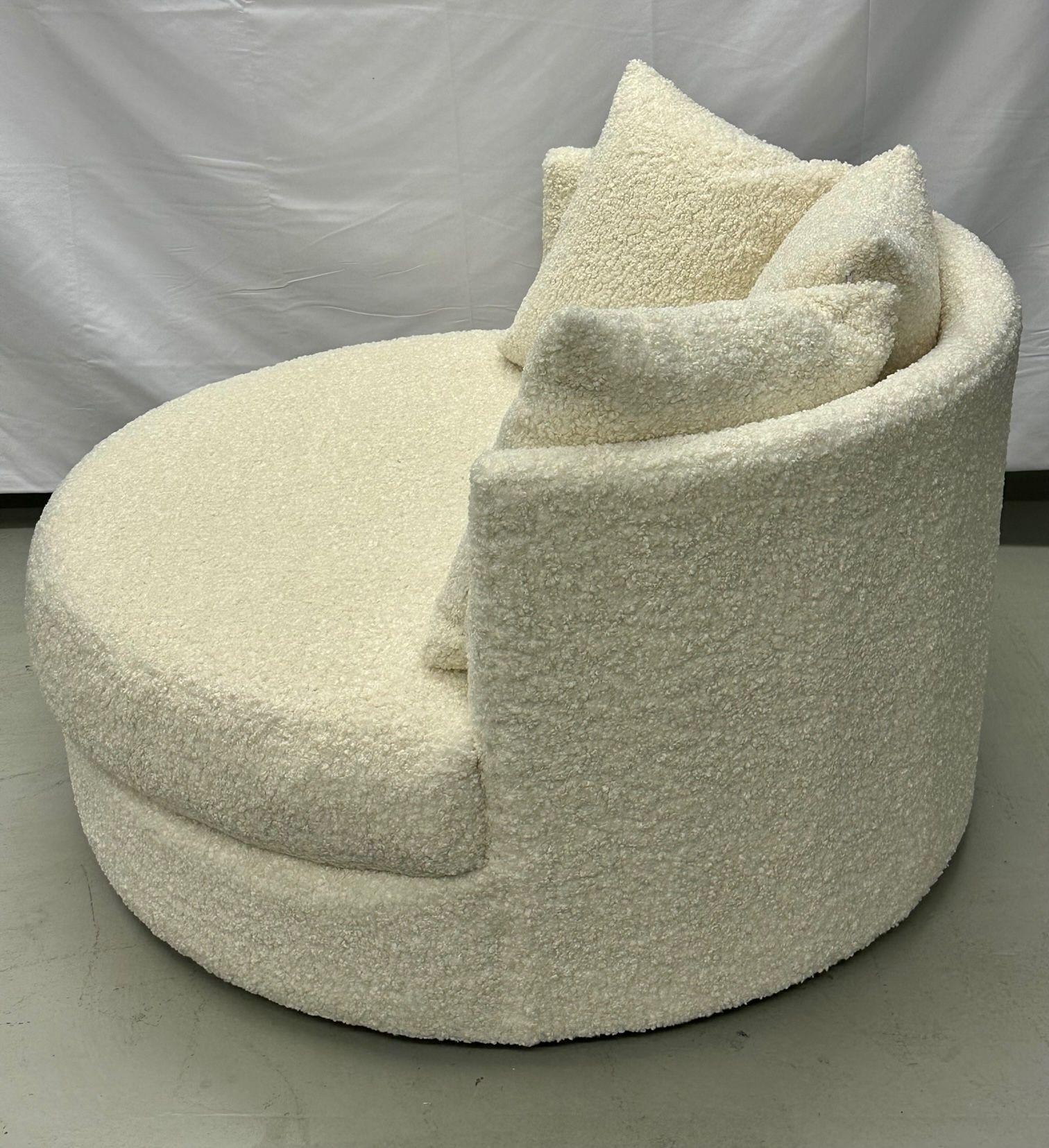 American Mid-Century Modern Style Oversized White Boucle Swivel / Lounge Chair For Sale