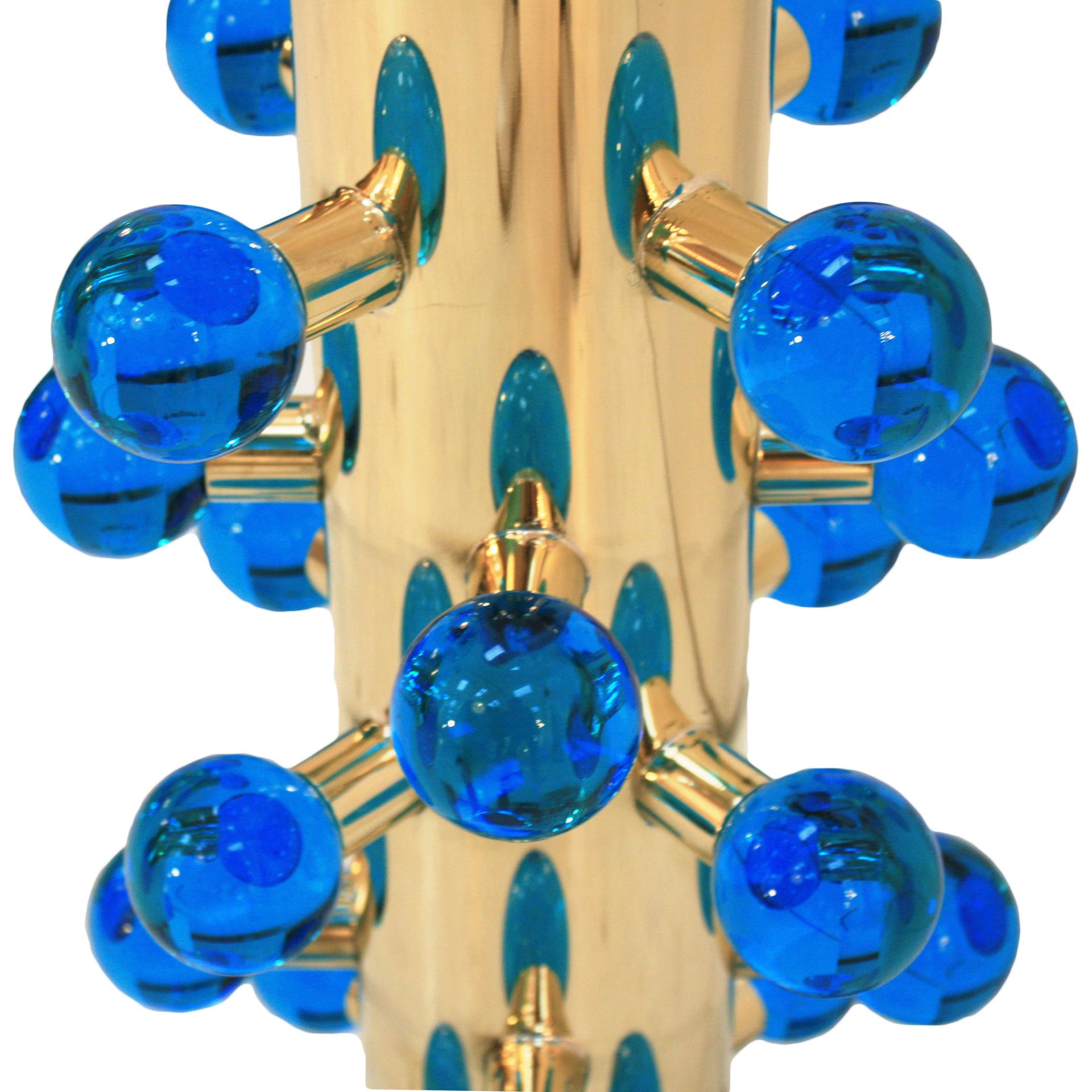 Paire de lampes de bureau italiennes en laiton et verre de Murano bleu de style moderne du milieu du siècle dernier Bon état - En vente à Madrid, ES