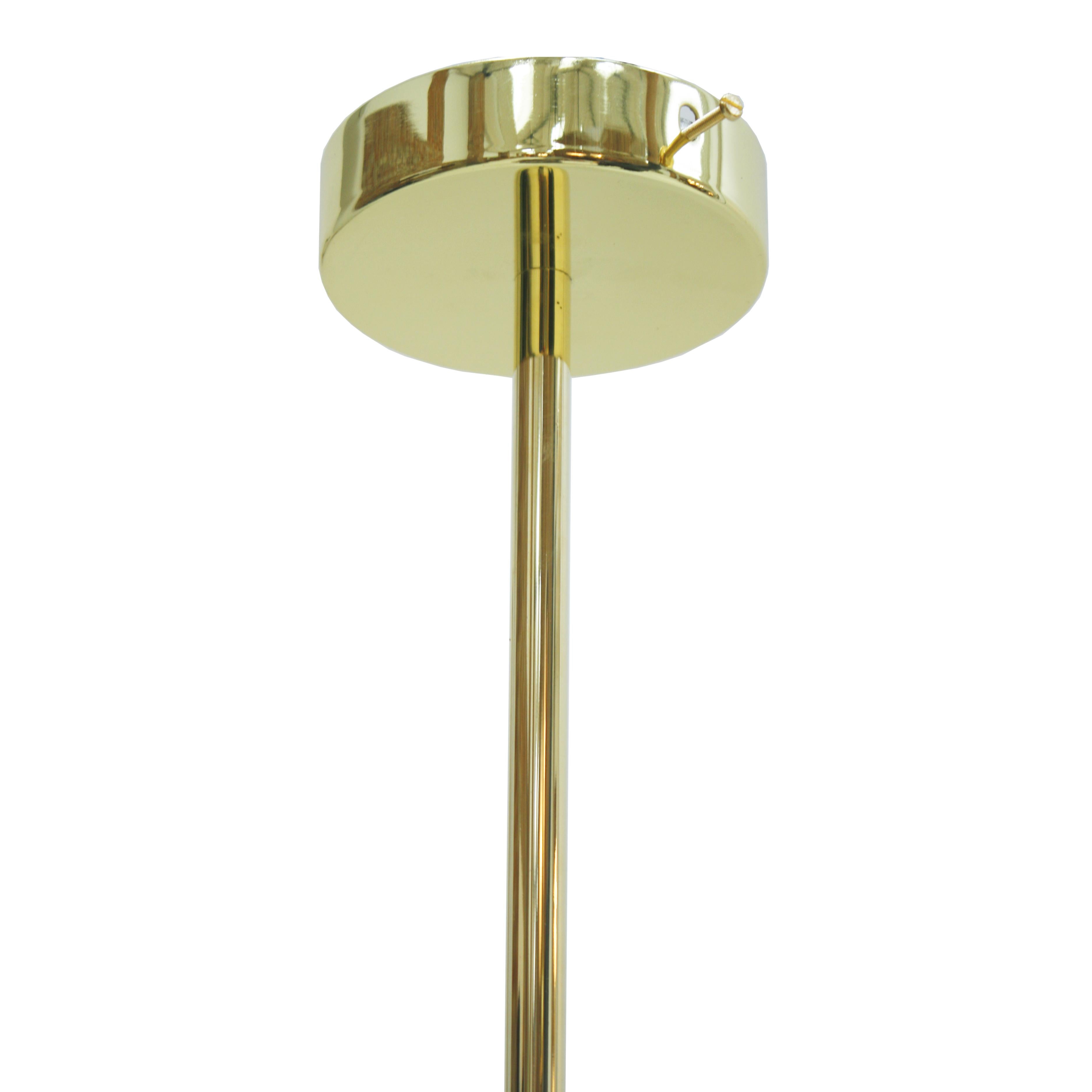Laqué Paire de lampes à suspension de style mi-siècle moderne en bois laqué blanc et bronze en vente
