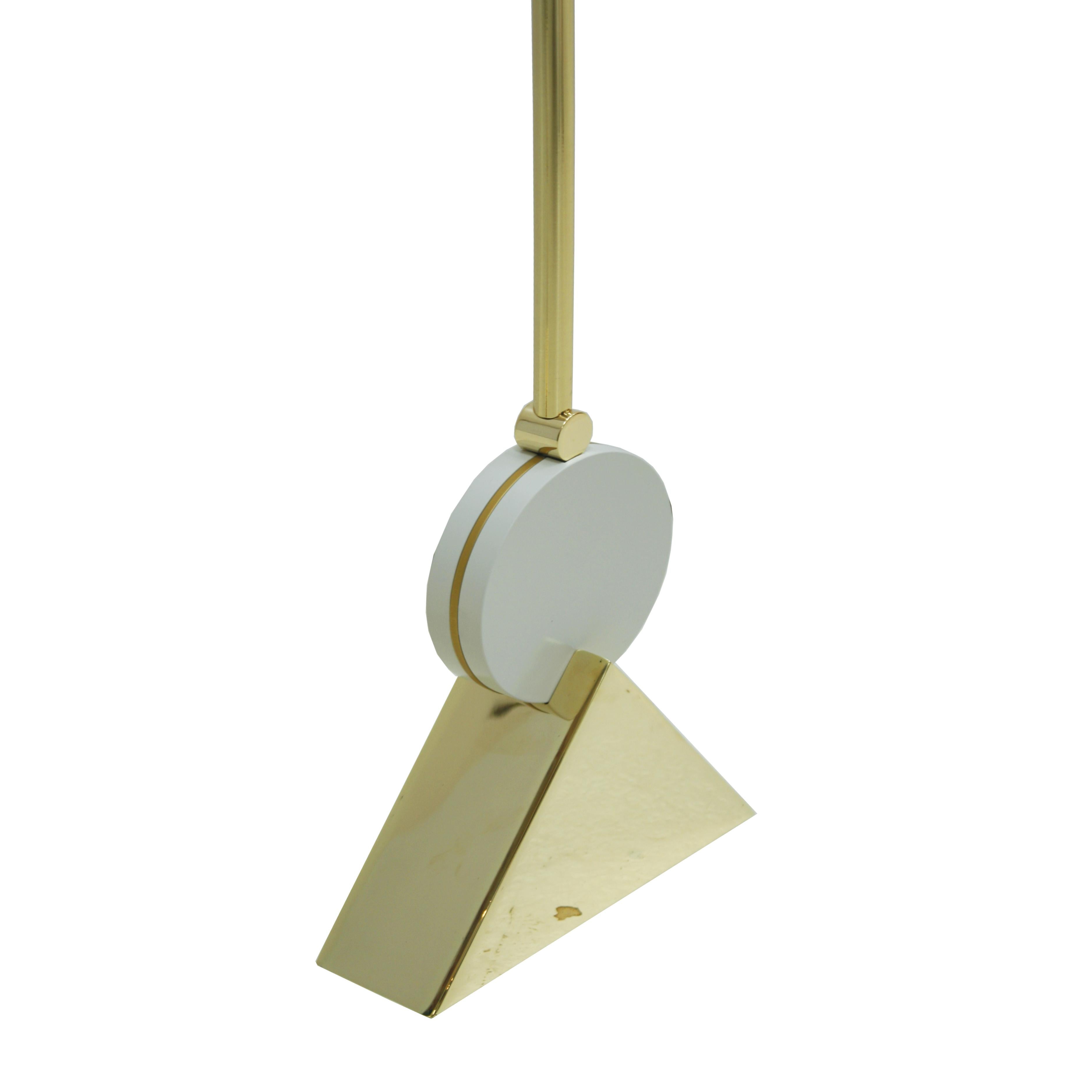 XXIe siècle et contemporain Paire de lampes à suspension de style mi-siècle moderne en bois laqué blanc et bronze en vente