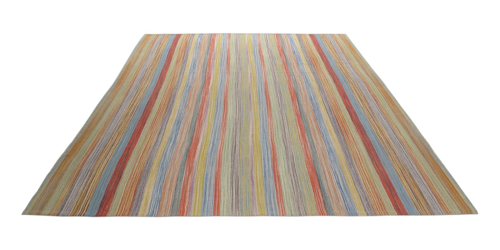 Hand-Woven Mid-Century Modern Style Persian Pelas Flat-Weave Rug For Sale