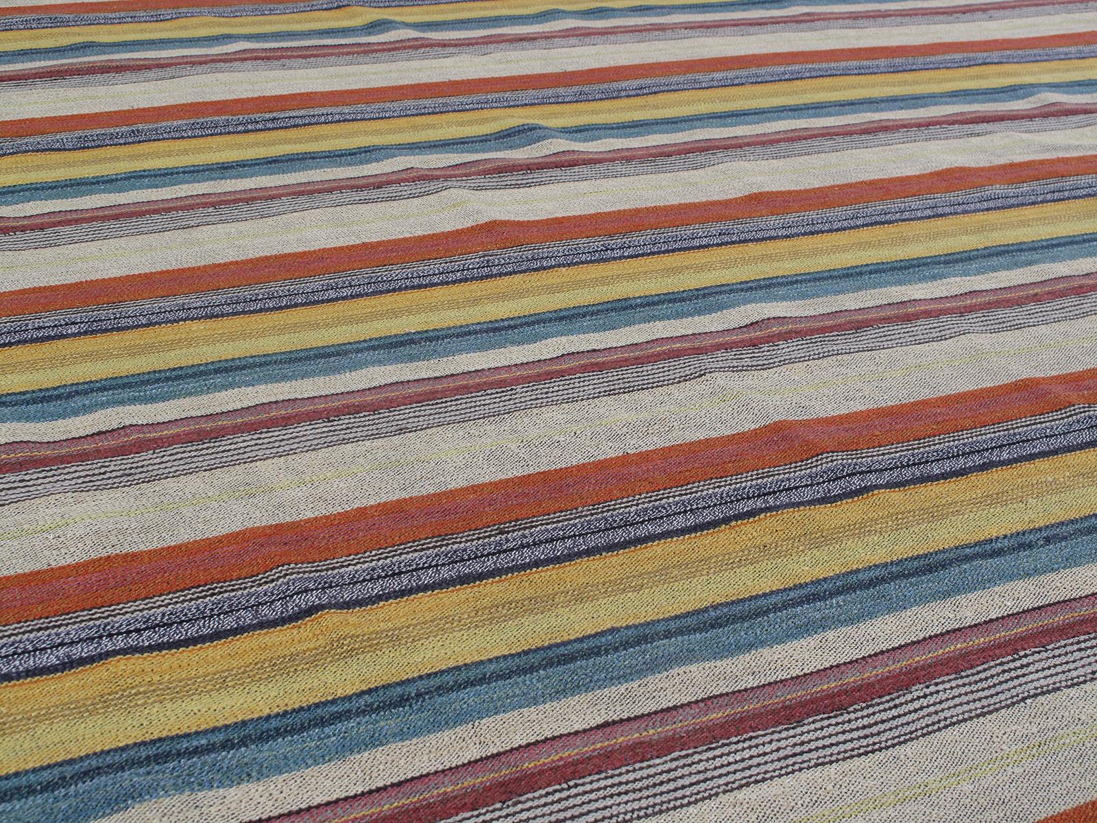 Mid-Century moderno Tappeto tribale persiano Pelas a trama piatta in stile metà secolo moderno in vendita