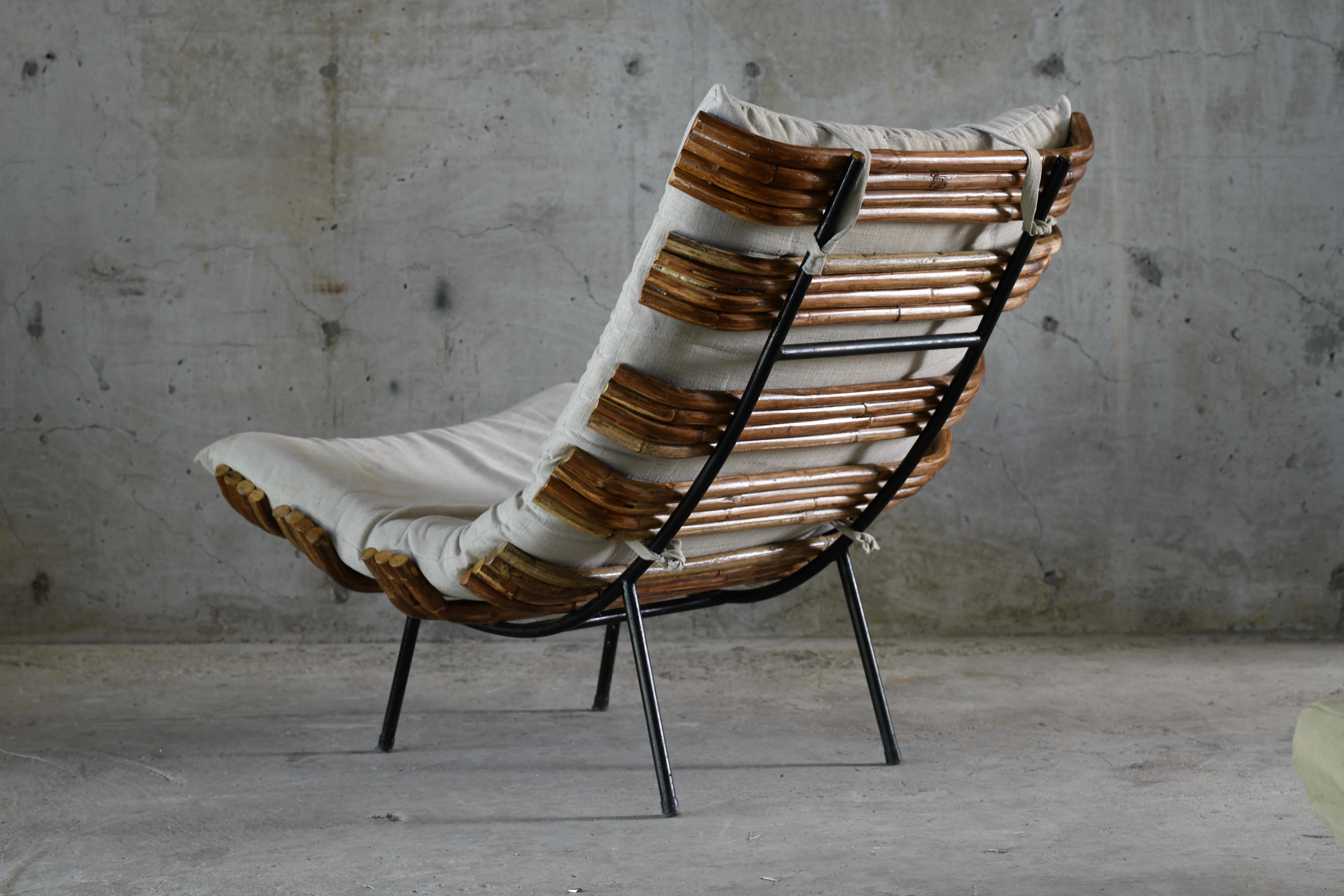 Bugholz Rattan auf einem Metallrahmen Lounge-Sessel Stil Mitte des Jahrhunderts beeinflusst Lackierung. 

Dimension

Sitzhöhe 37cm 
Höhe 92cm
Breite 77cm
Tiefe 100cm

Dieser Artikel ist in verschiedenen Ausführungen erhältlich: Stoffdesign und